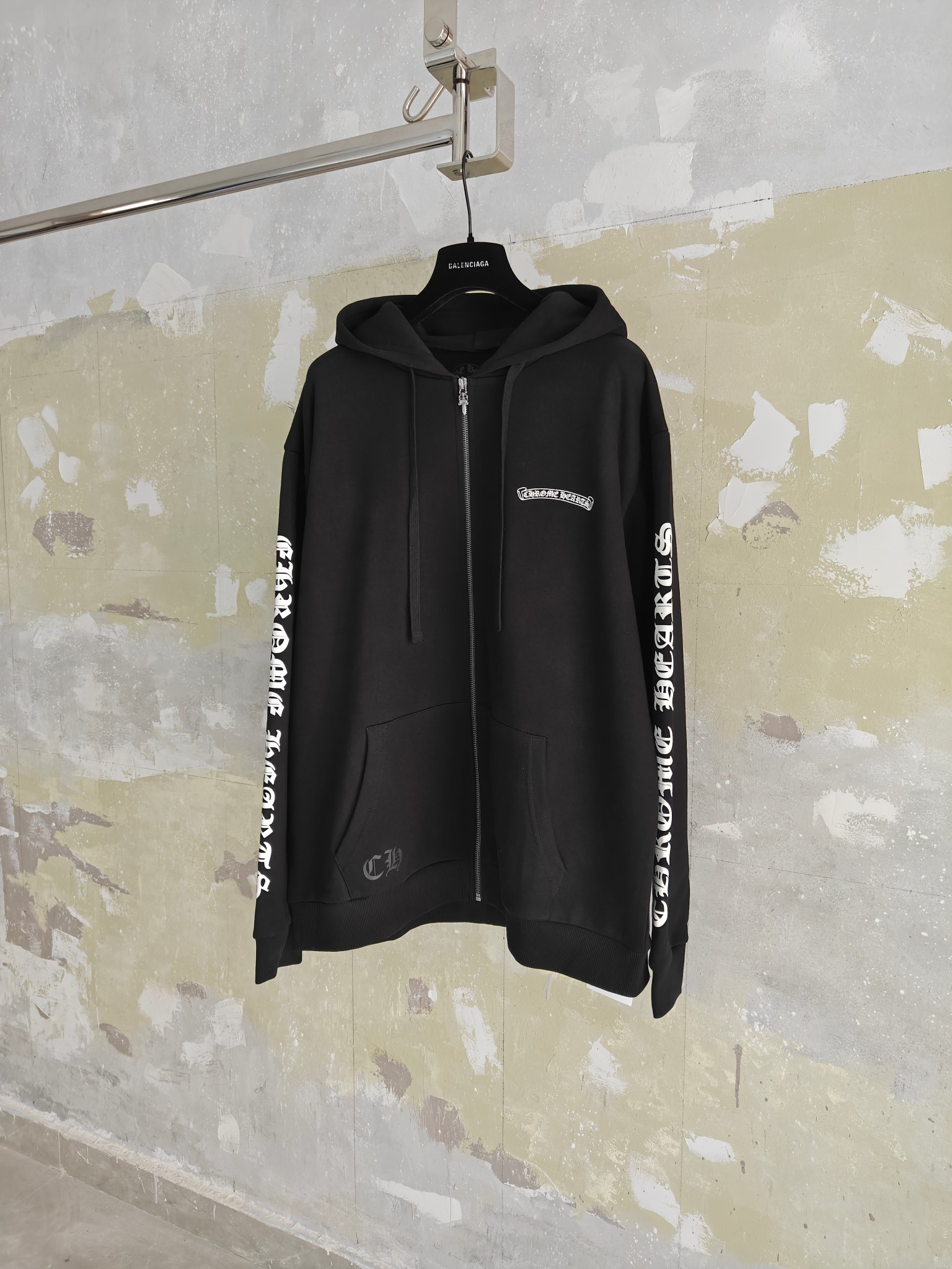 CH/25 梵文卷軸拉鍊外套