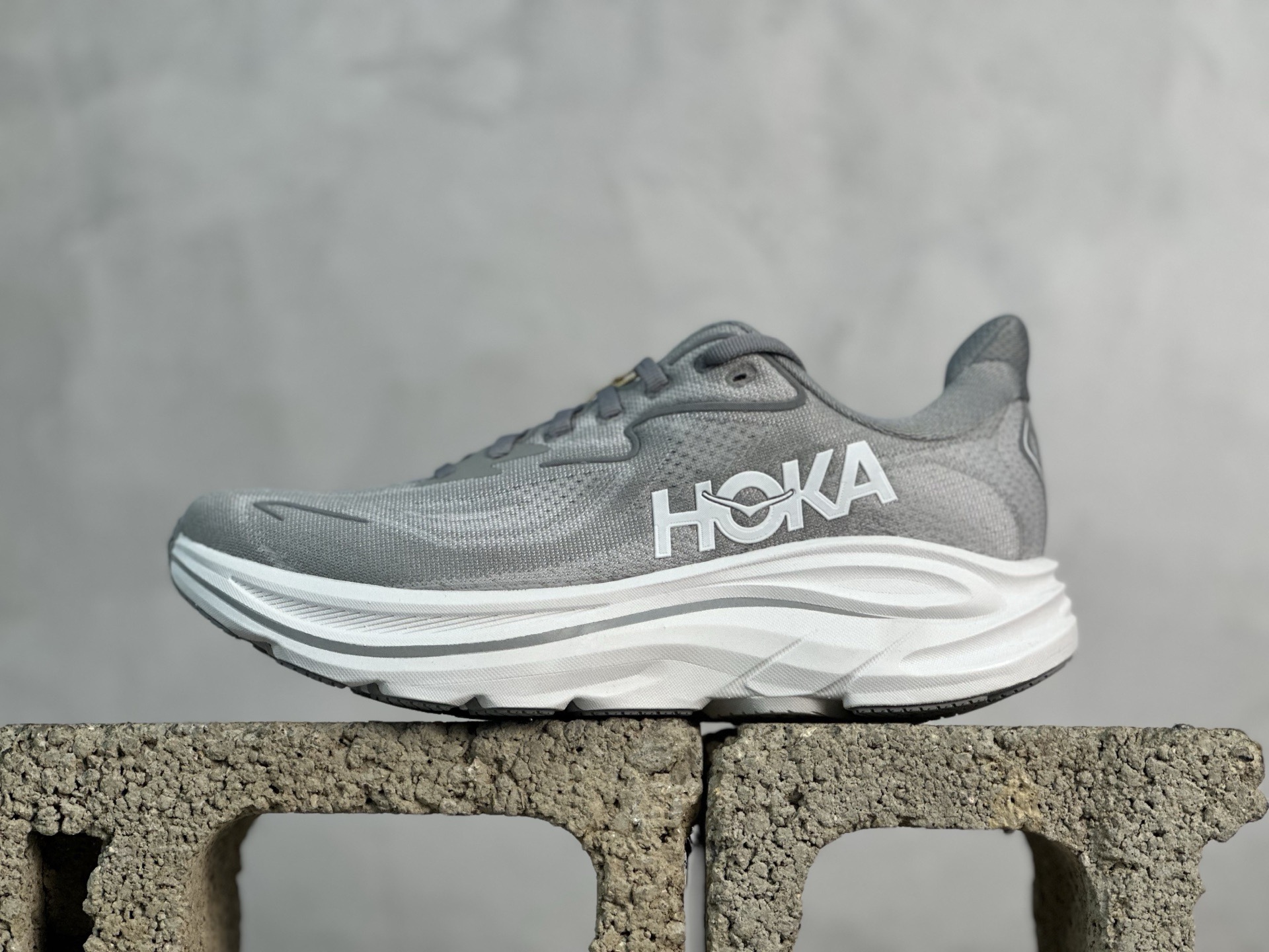 HOKA ONE ONE CLIFTON 10