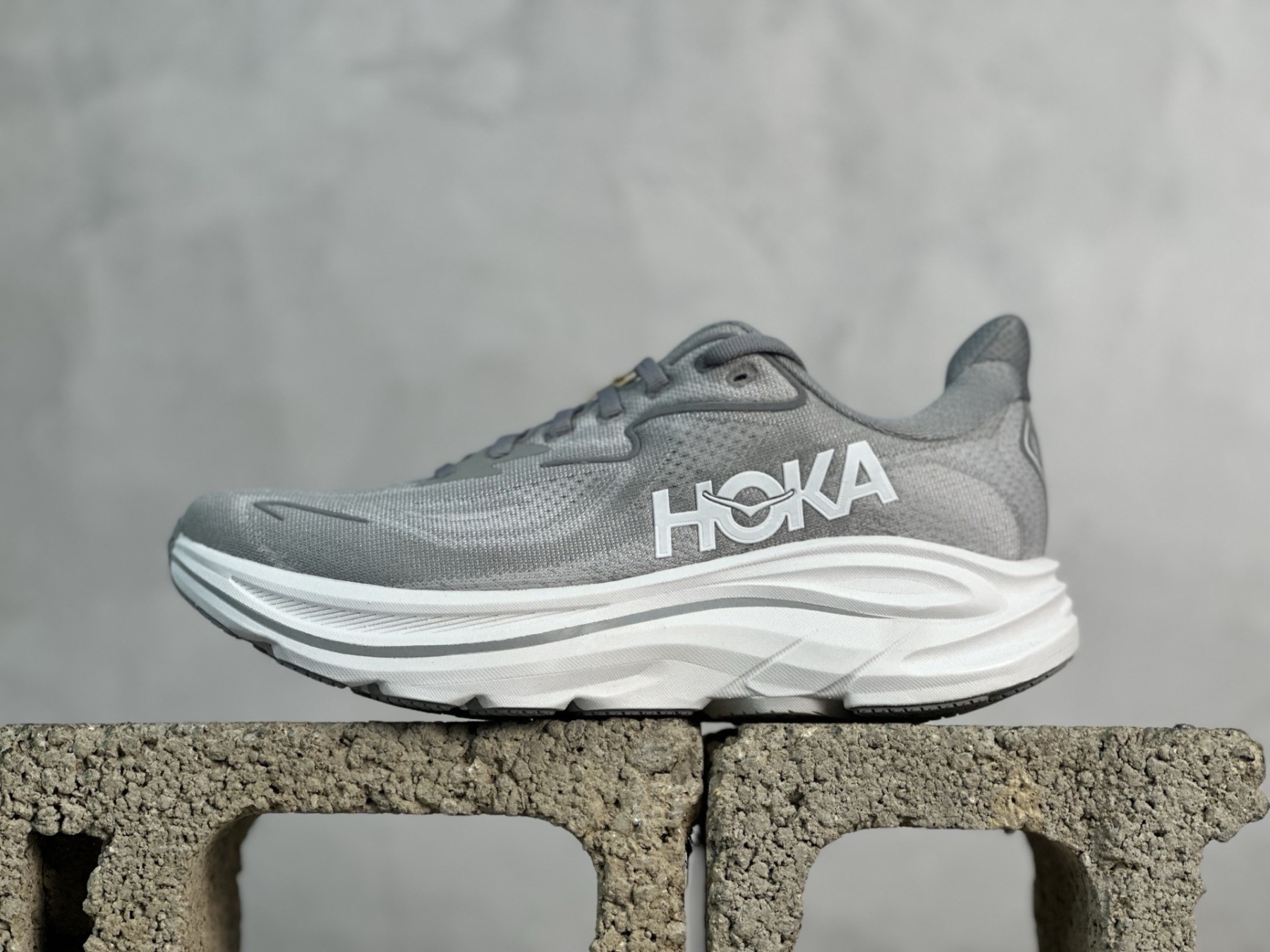 HOKA ONE ONE CLIFTON 10