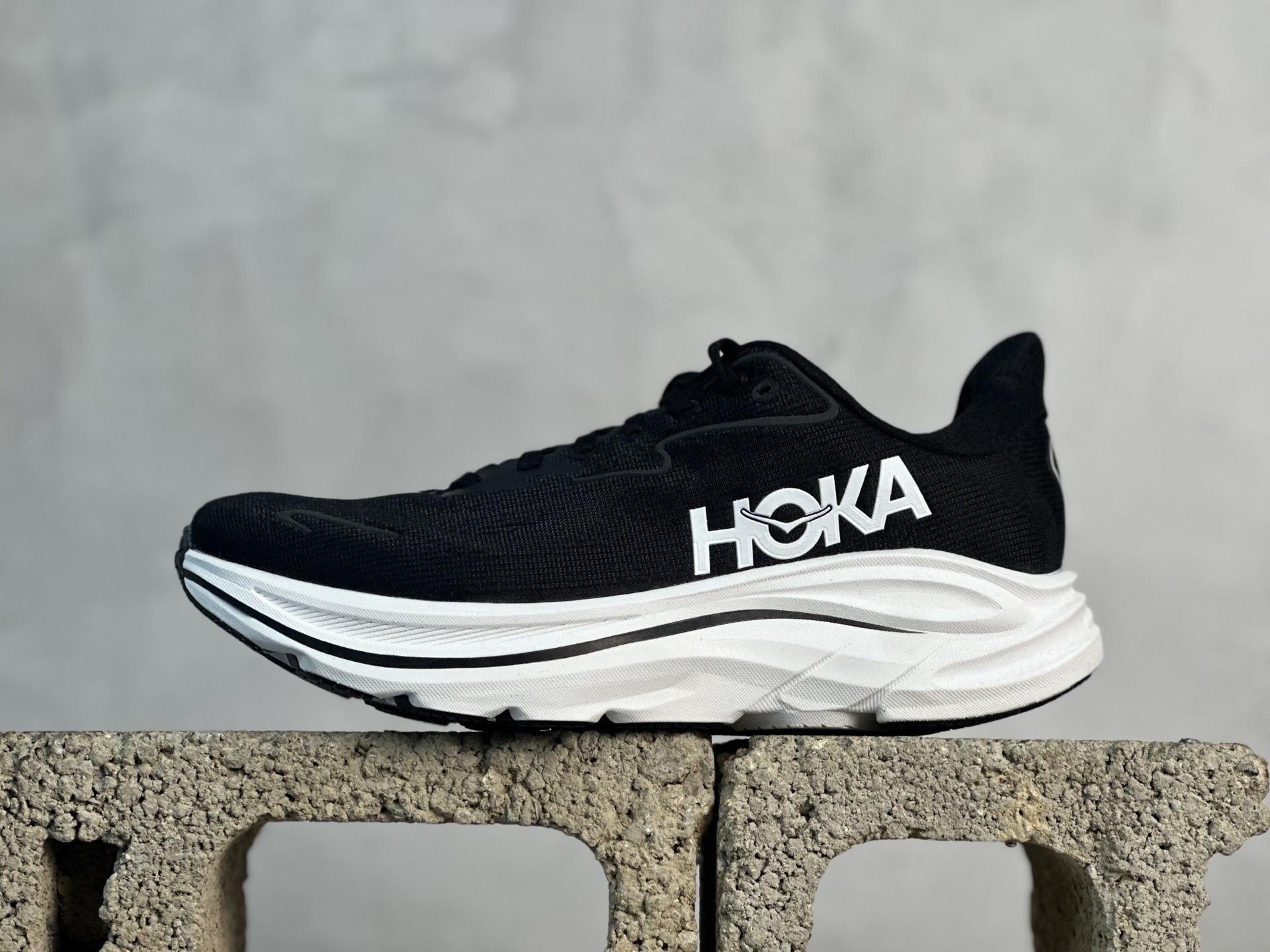HOKA ONE ONE CLIFTON 10