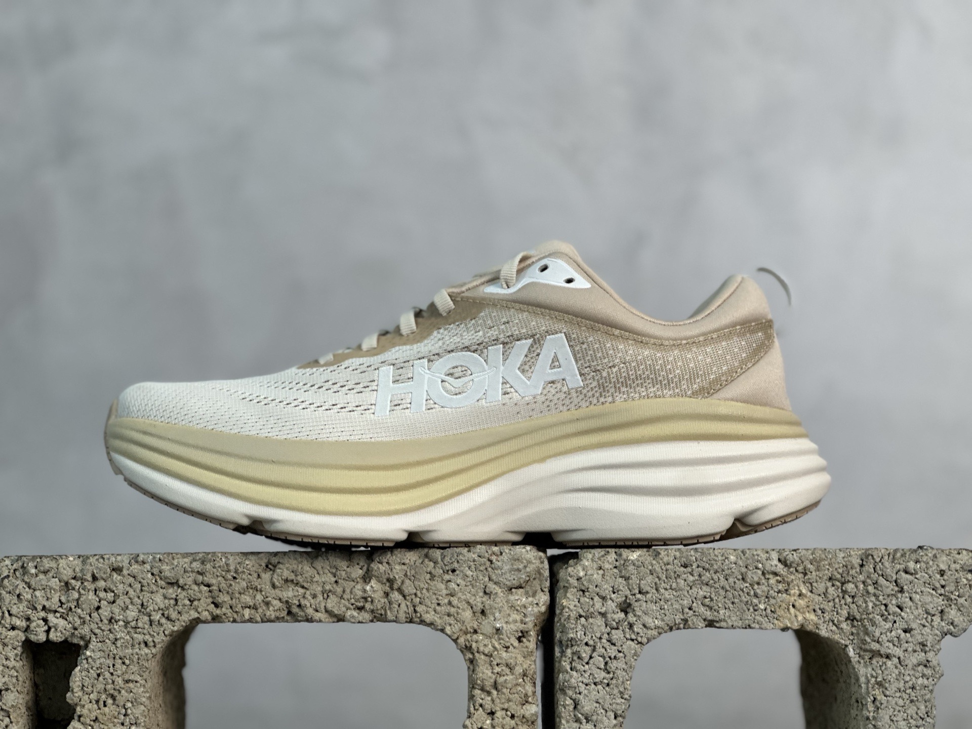 HOKA ONE ONE Bondi 8