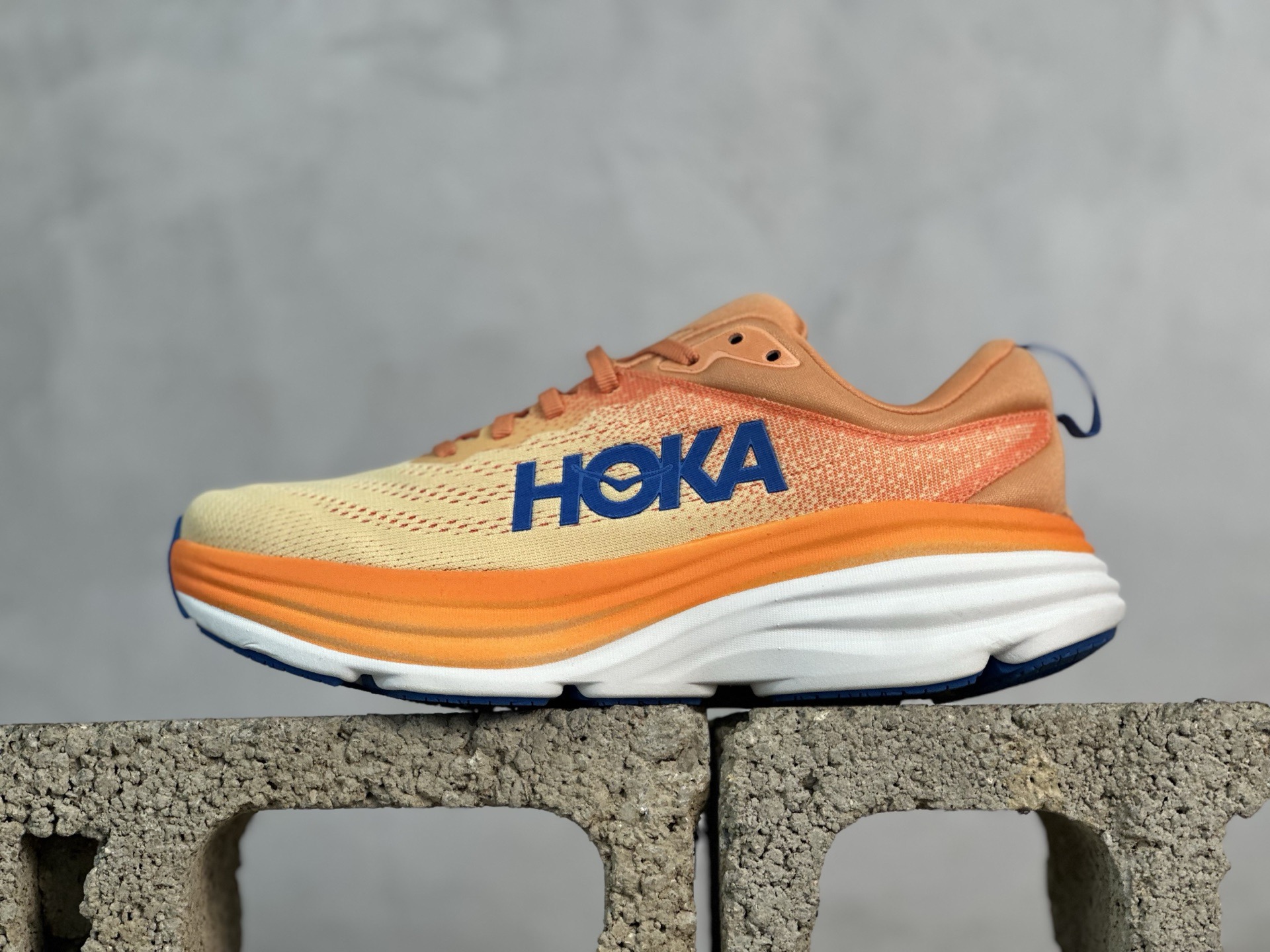 HOKA ONE ONE Bondi 8