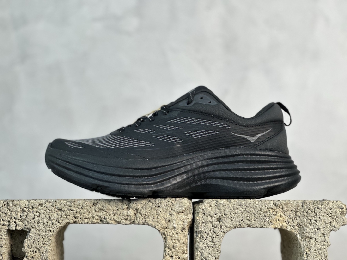 HOKA ONE ONE Bondi 8 聯名