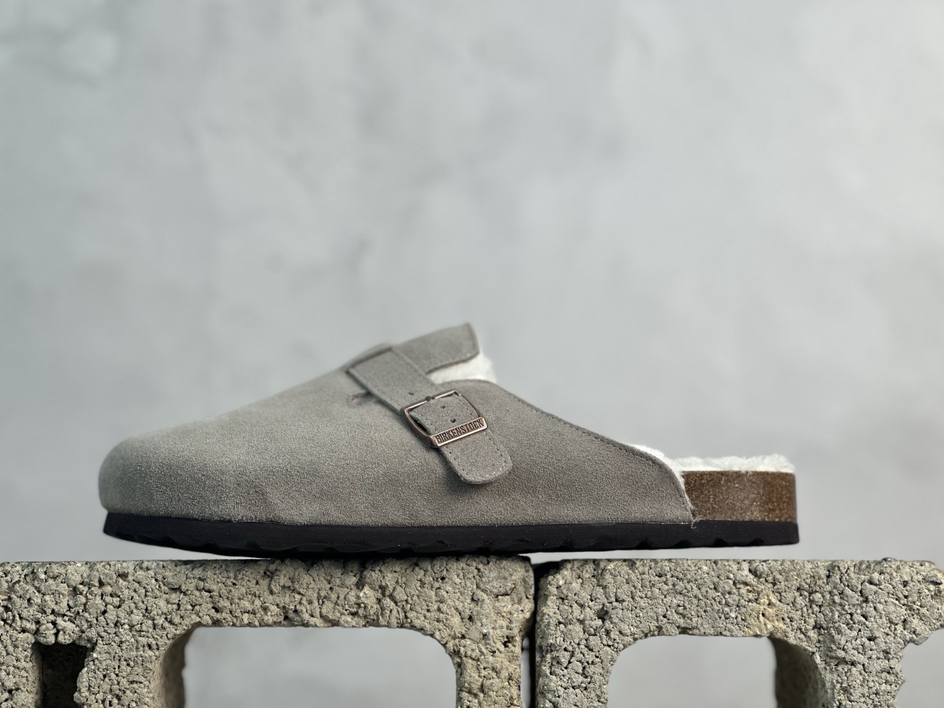 博肯波士頓系列士低幫加絨牛皮絨面革復古軟木底包頭露跟休閒鞋