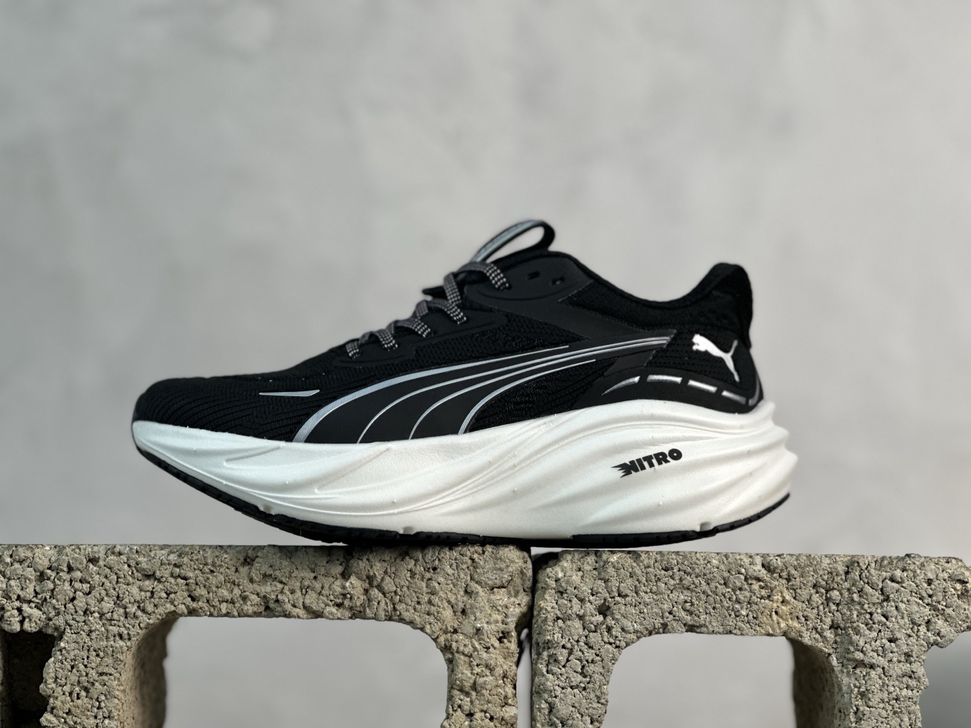 PUMA彪馬Magnify Nitro 3 舒適百搭經典低幫跑步鞋