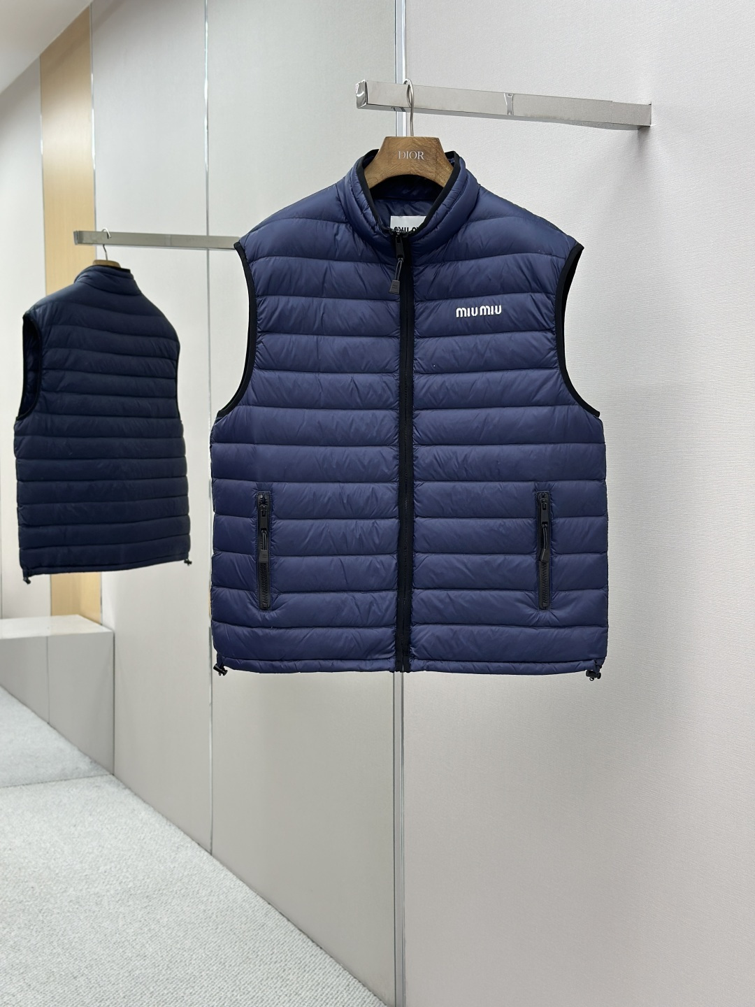 MIUMIU飾刺繡羽絨馬甲