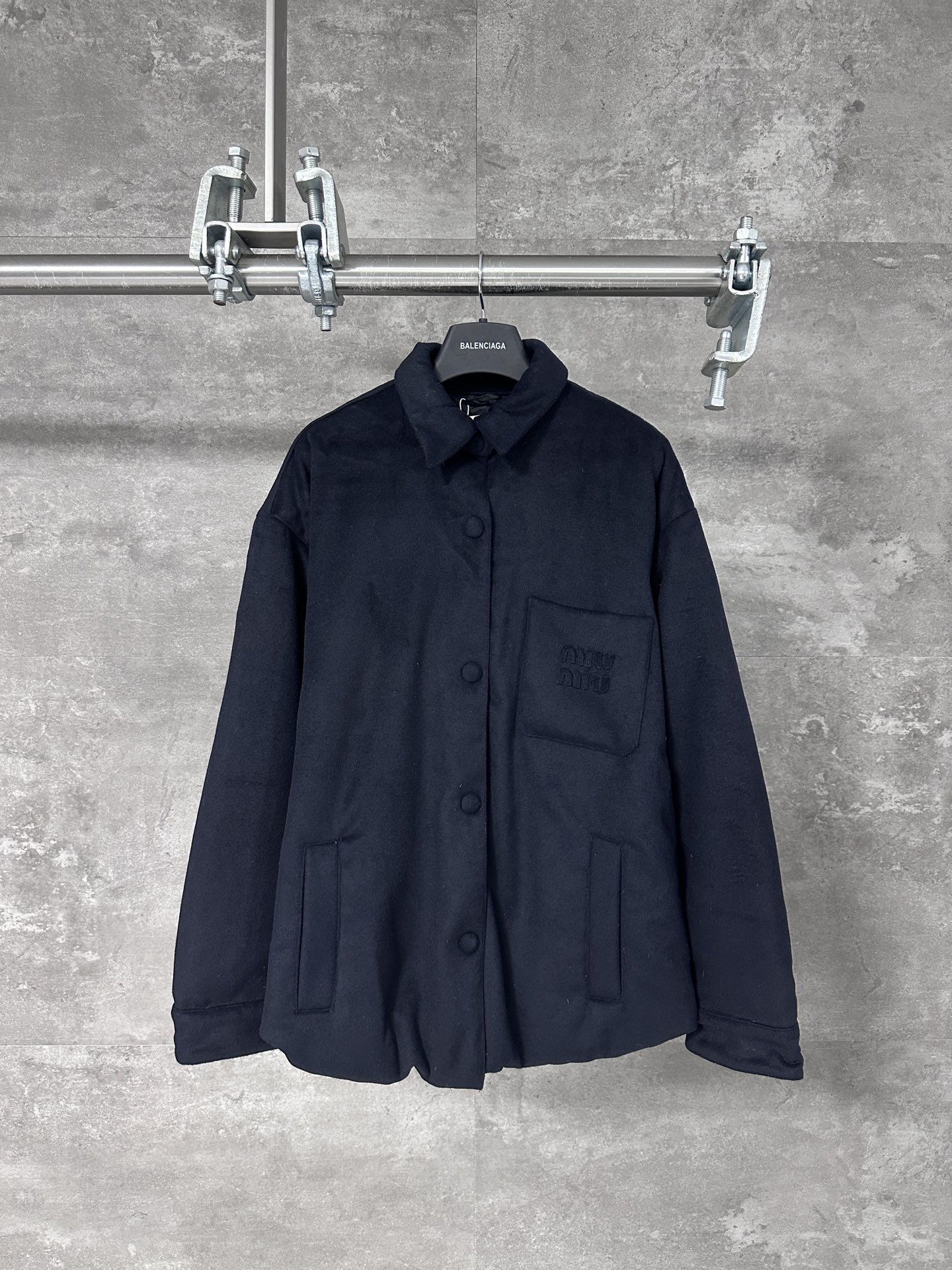 MIUMIU/繆繆 25SS 新款徽標胸前口袋白鴨絨羽絨鈕扣夾克外套