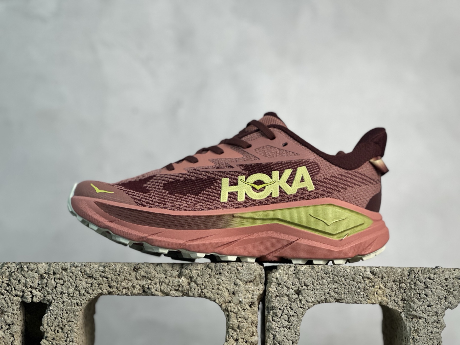HOKA ONE ONE Challenger 8 挑戰者 8 代