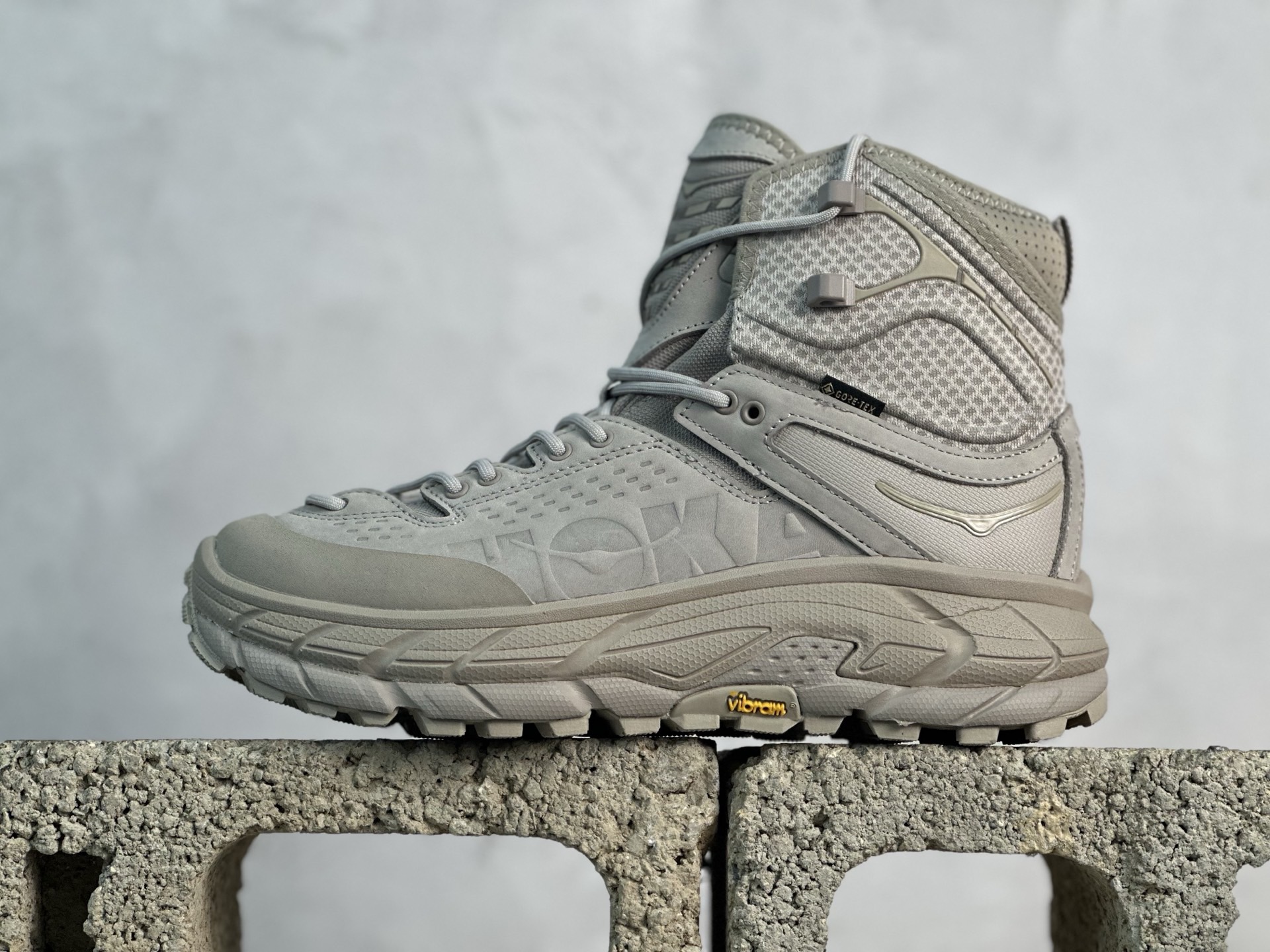 HOKA ONE ONE Tor Ultra HI