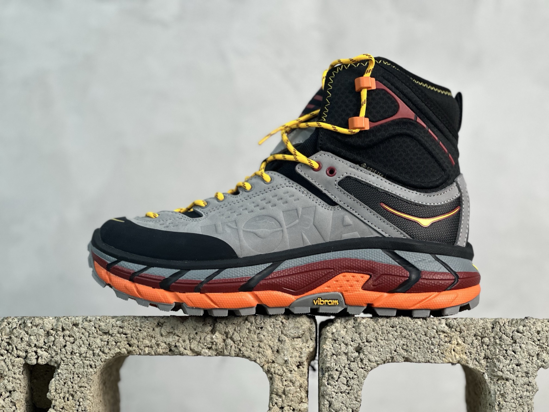 HOKA ONE ONE Tor Ultra HI