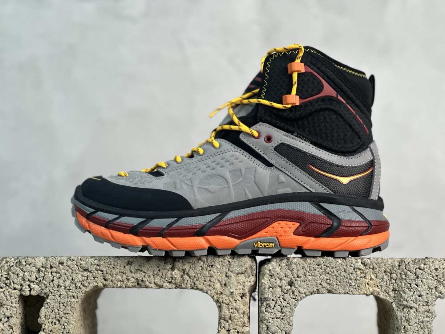 HOKA ONE ONE Tor Ultra HI