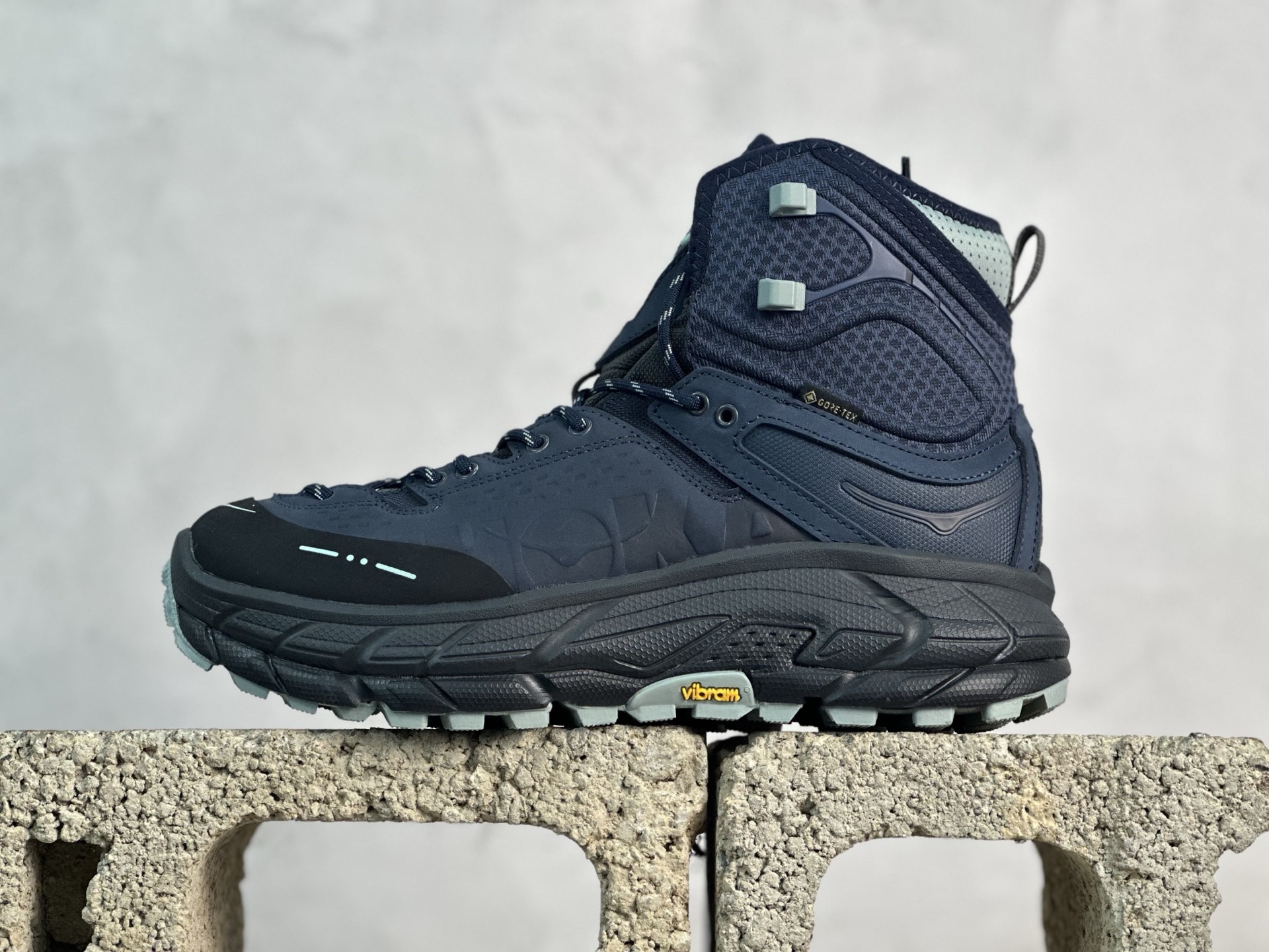 HOKA ONE ONE Tor Ultra HI