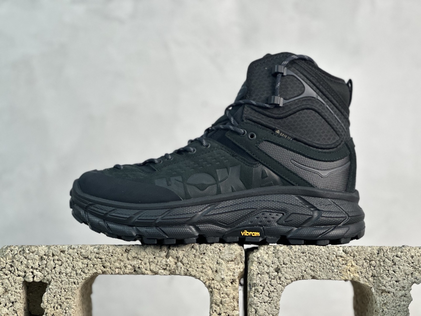 HOKA ONE ONE Tor Ultra HI