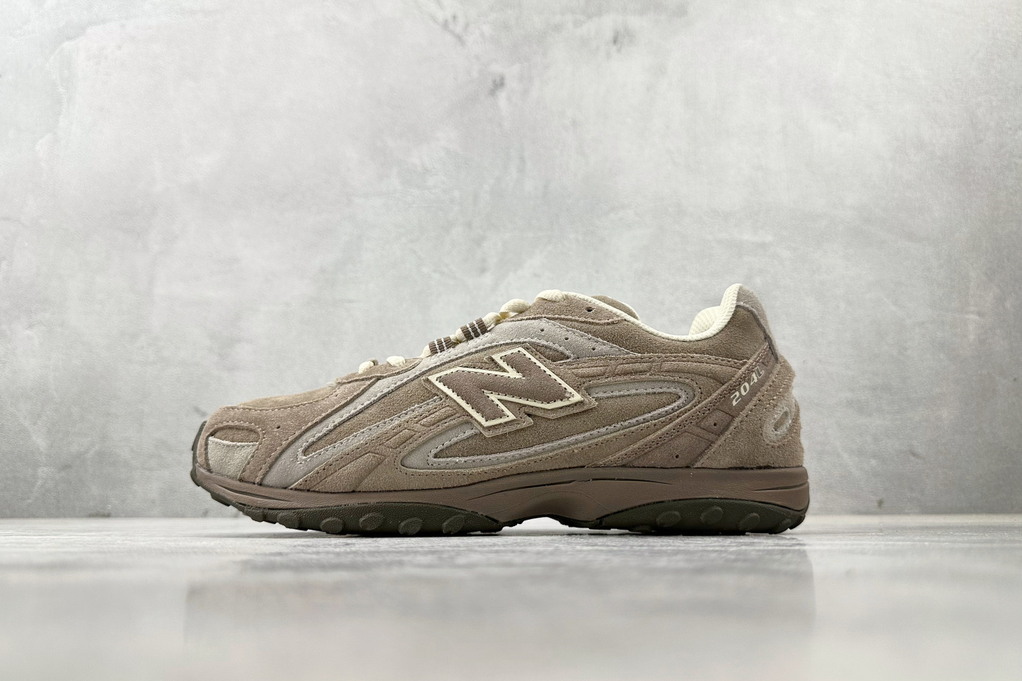  New Balance 204L 系列