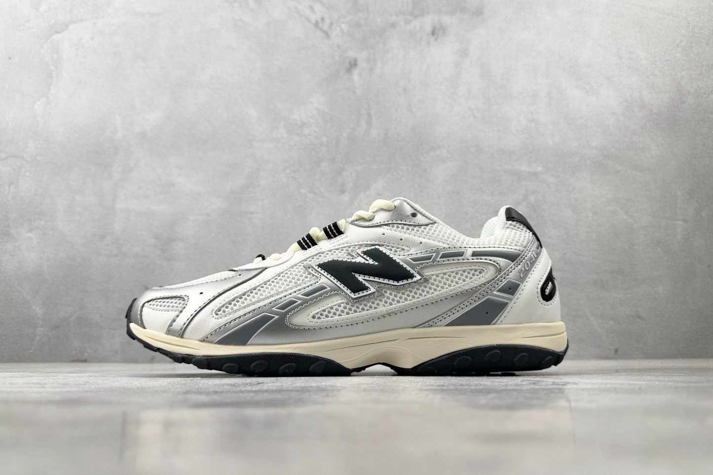  New Balance 204L 系列