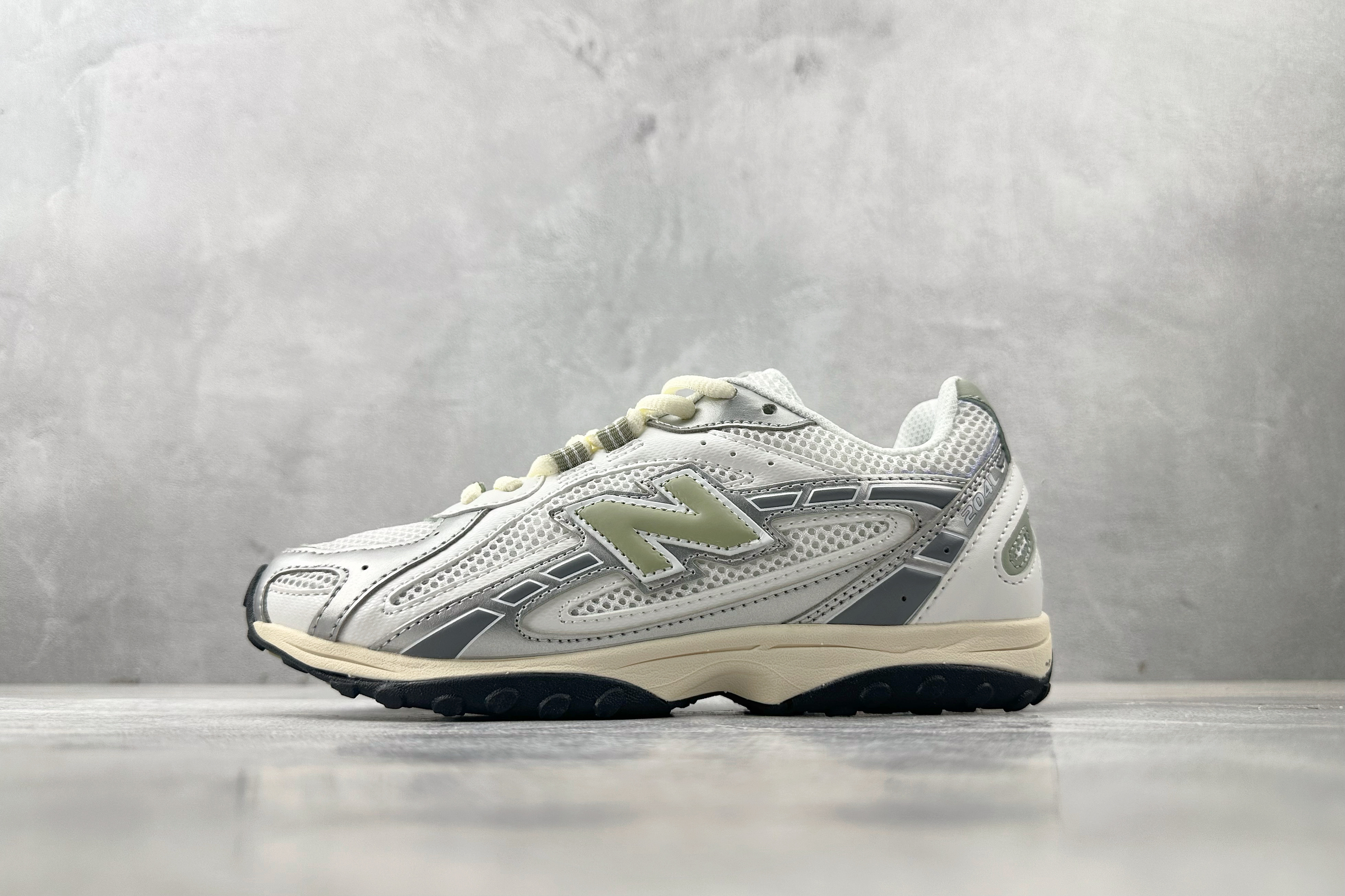  New Balance 204L 系列