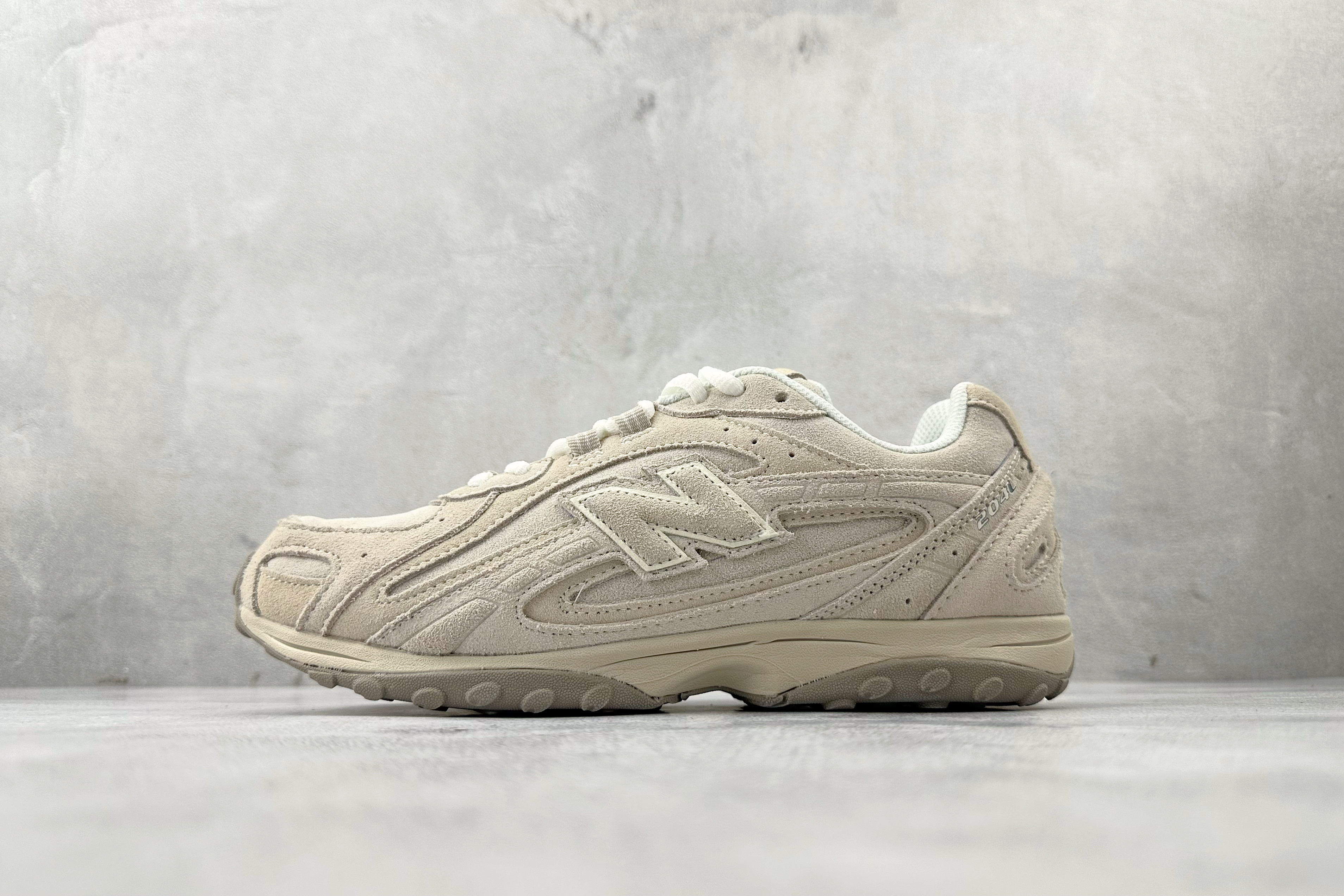  New Balance 204L 系列