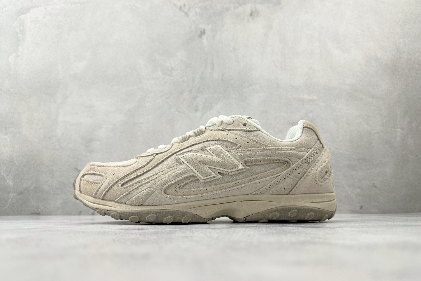  New Balance 204L 系列