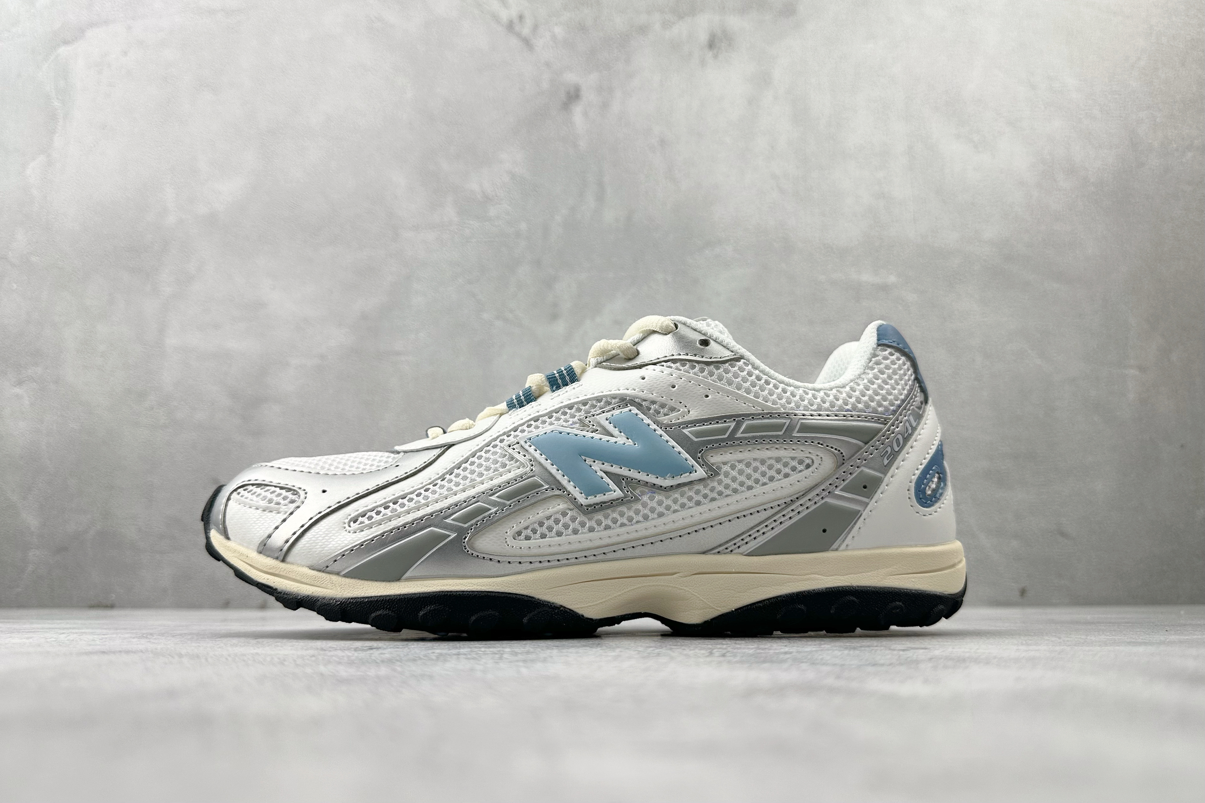  New Balance 204L 系列