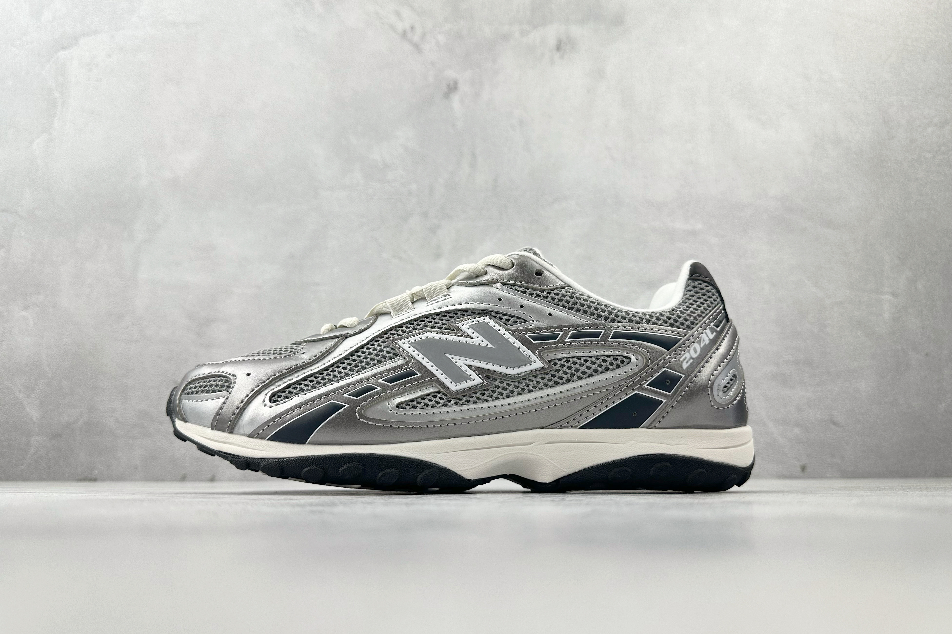  New Balance 204L 系列