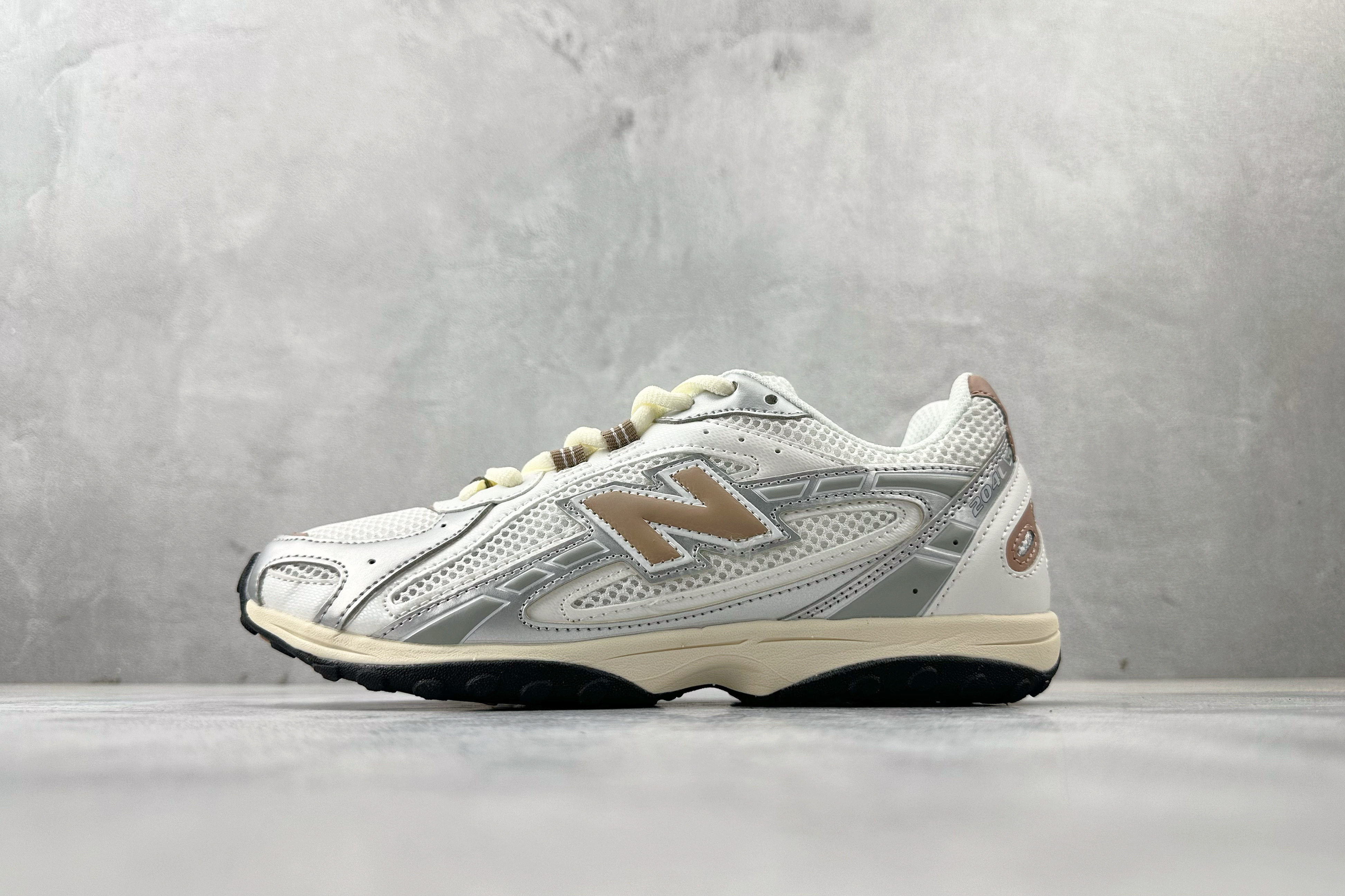  New Balance 204L 系列