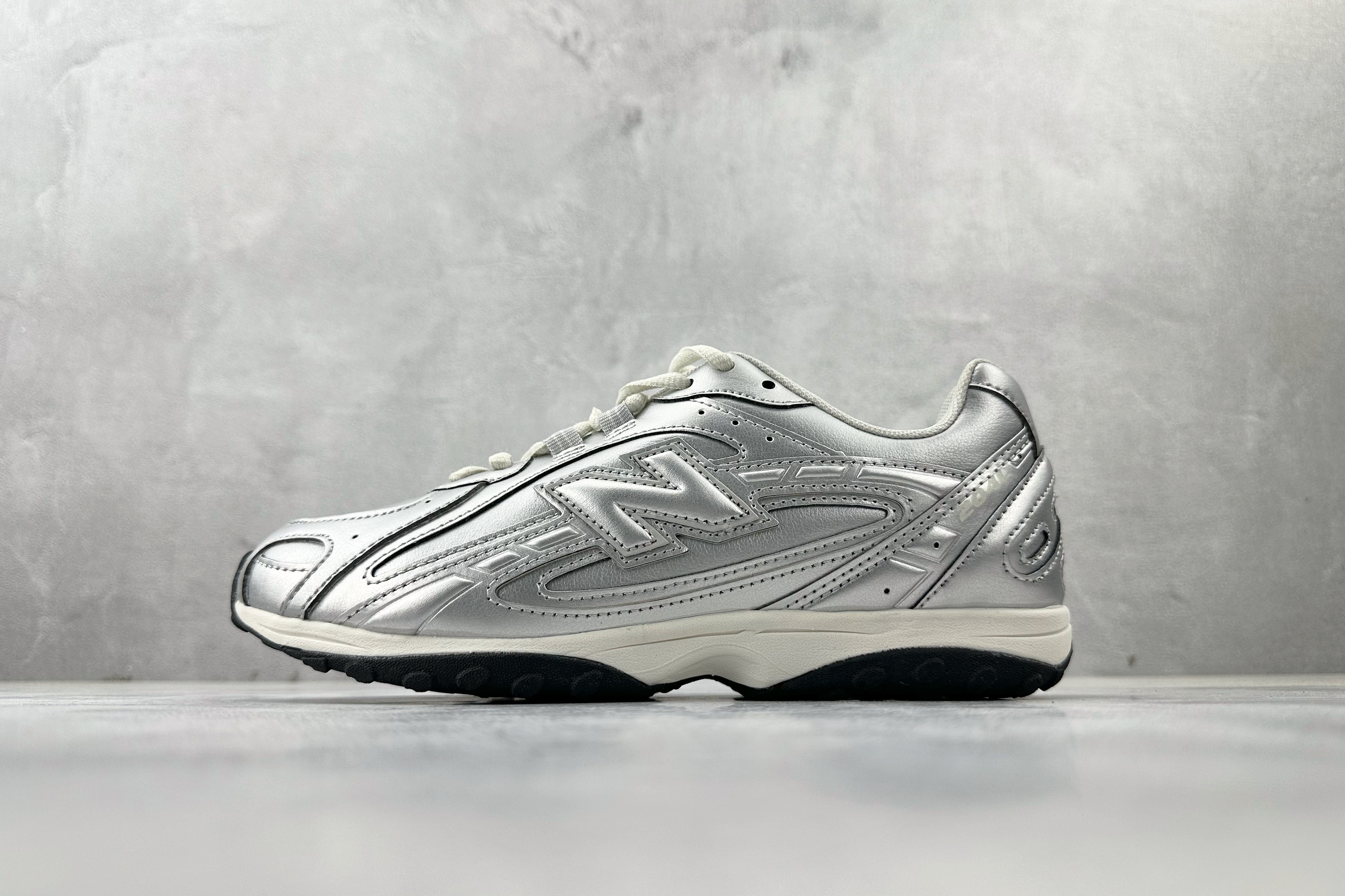  New Balance 204L 系列