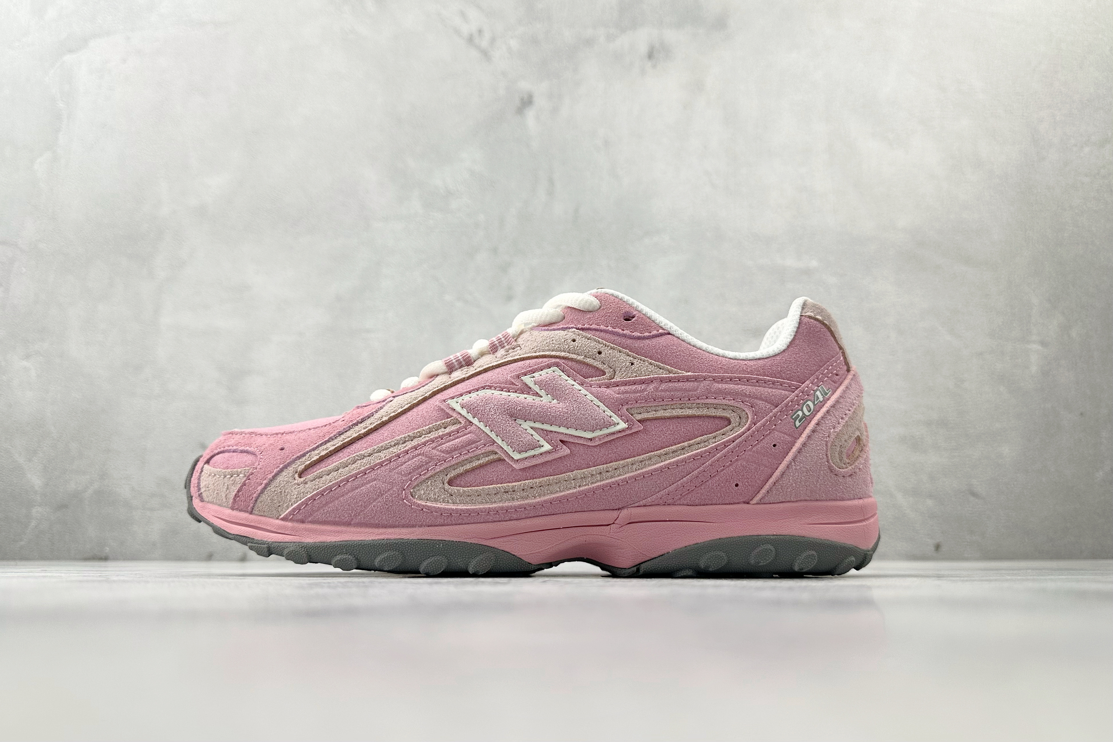  New Balance 204L 系列