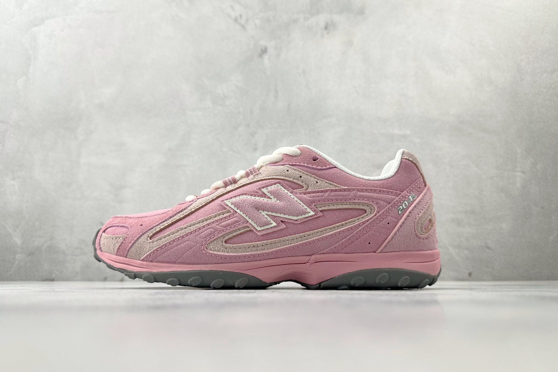  New Balance 204L 系列