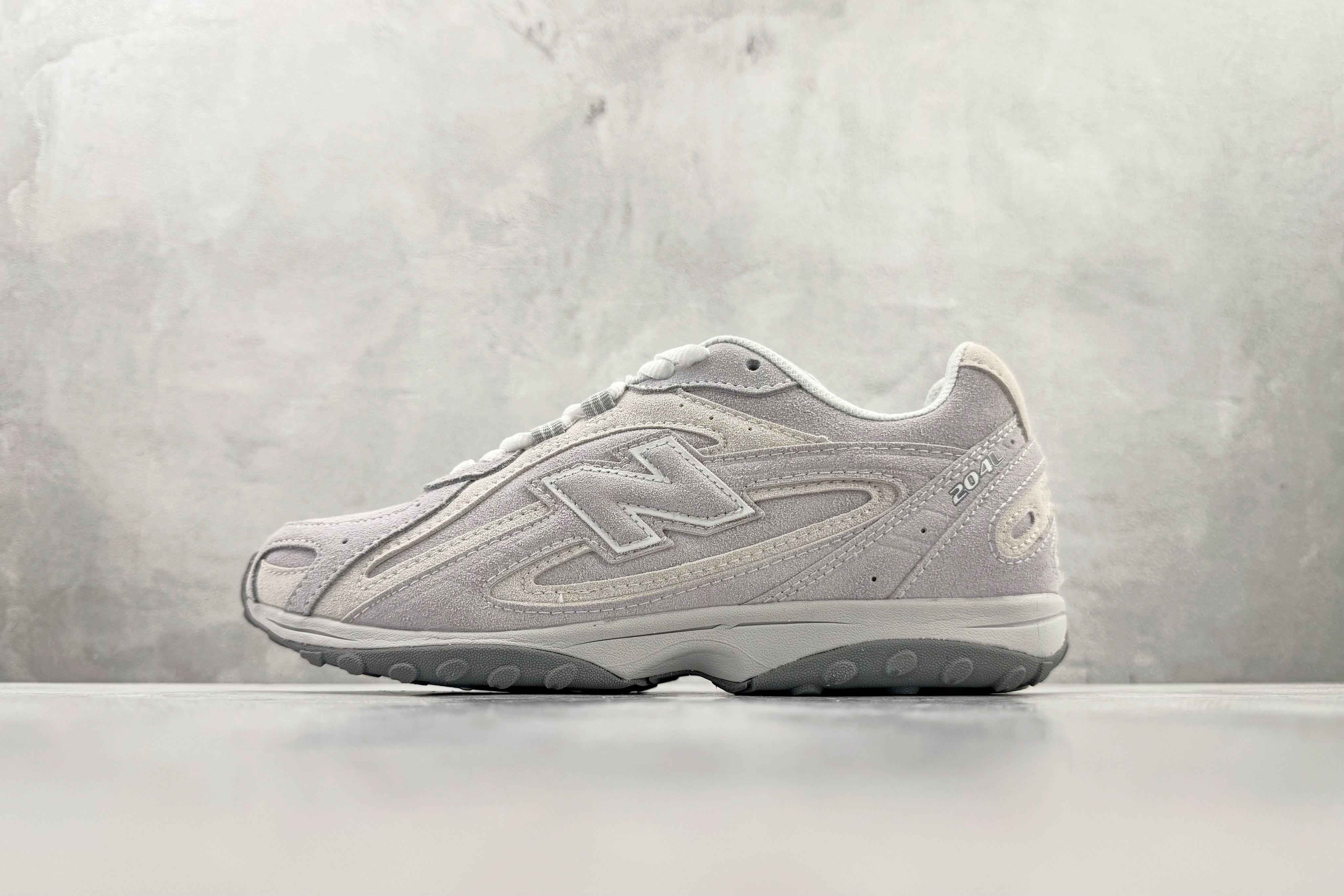  New Balance 204L 系列