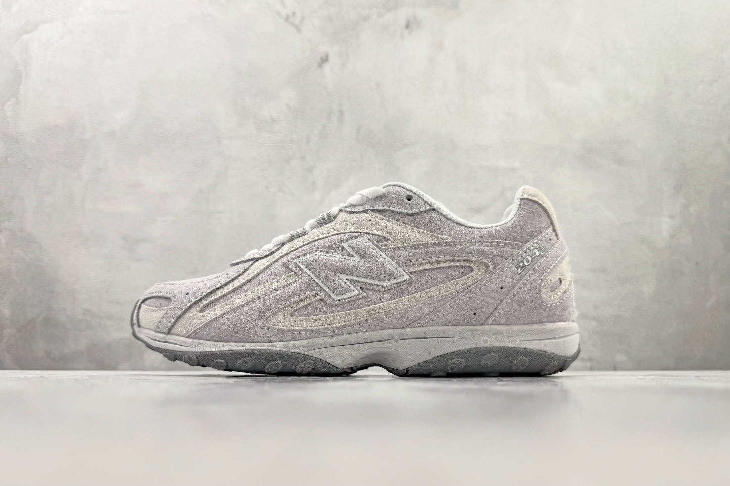  New Balance 204L 系列