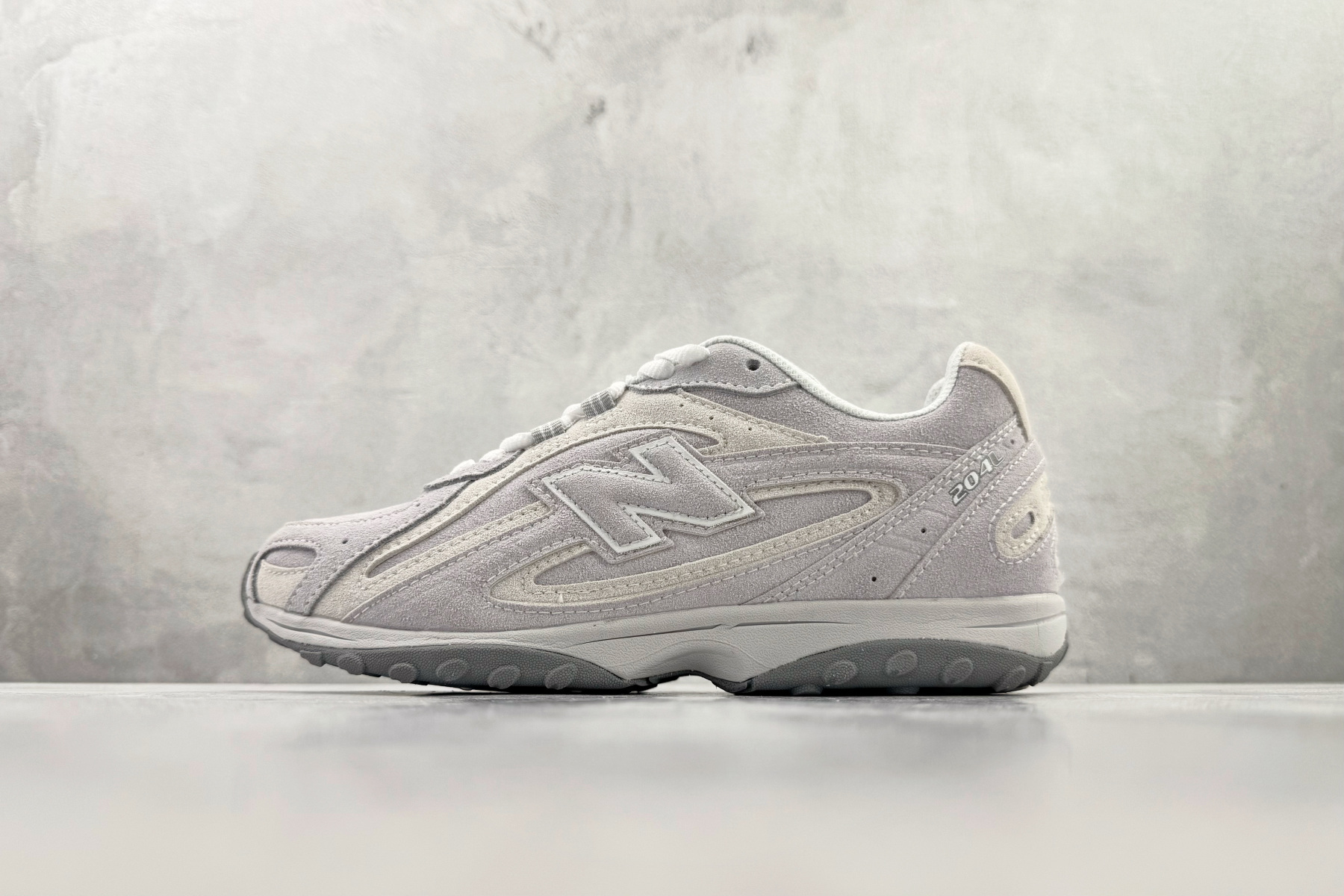  New Balance 204L 系列