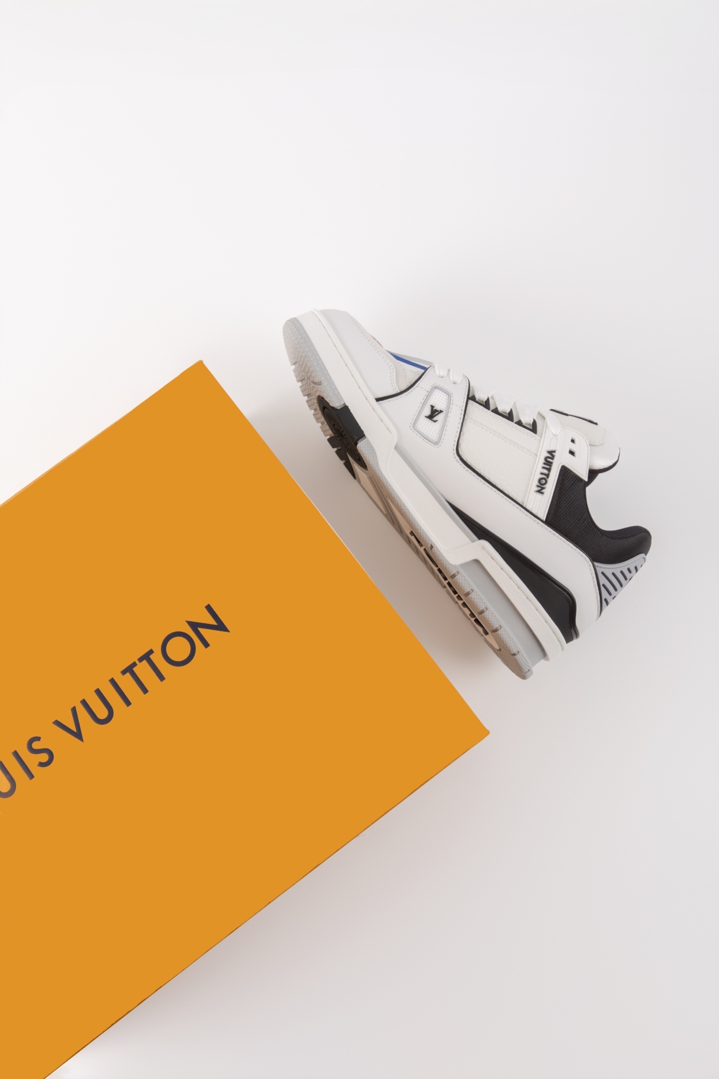 LOUIS VUITTON 皮鞋 皮革 圆头系带 字母簽名