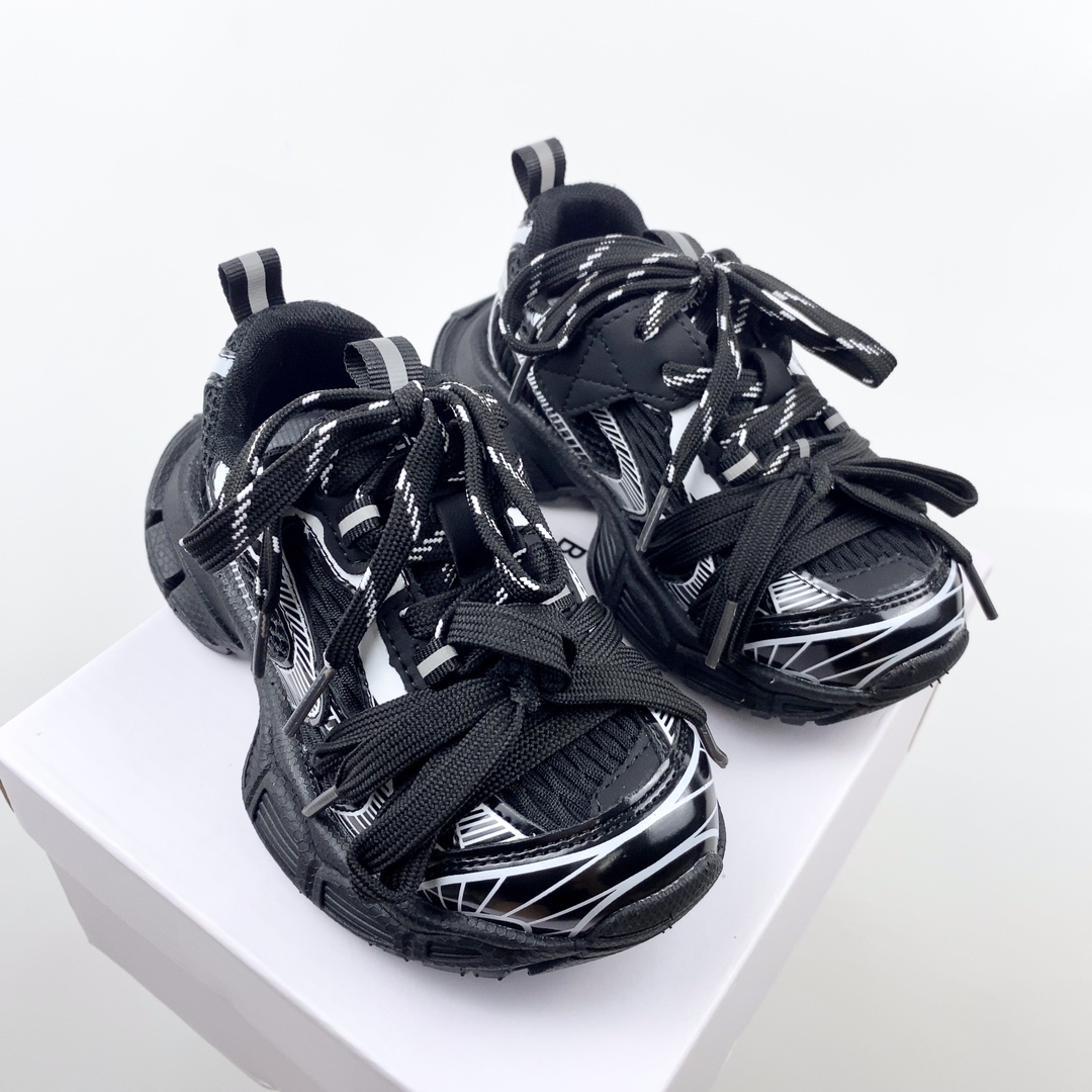 BALENCIAGA九代3XL雙鞋帶休閒復古風運動鞋