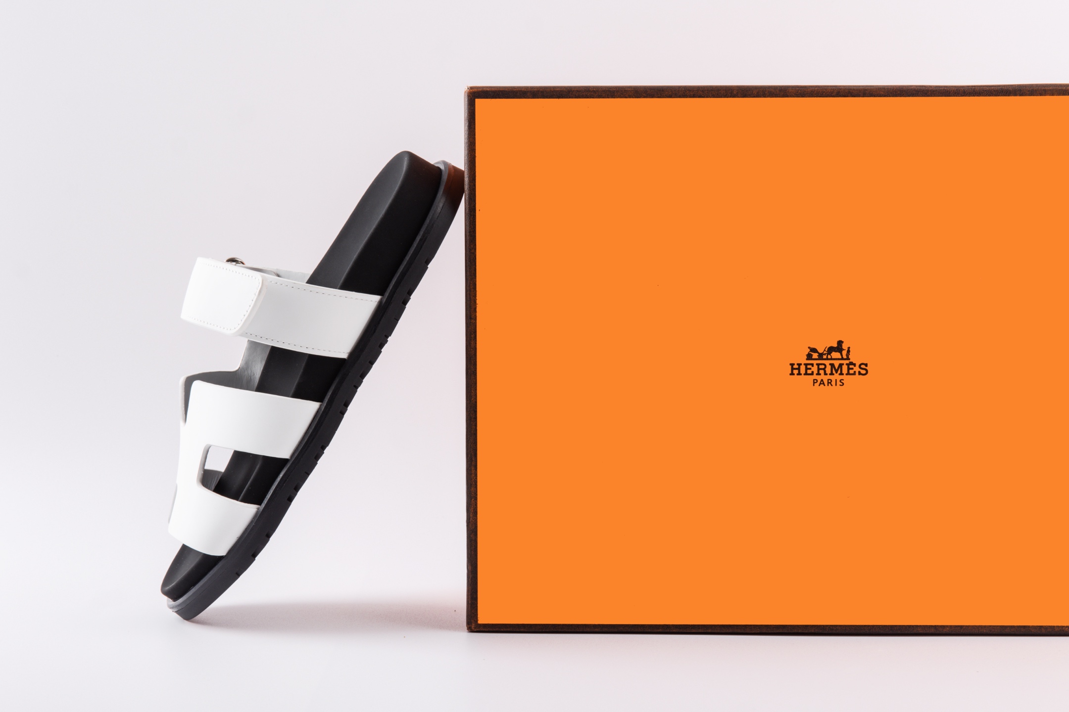 Hermes愛馬仕lzmir 二舅拖鞋H拖 黑白皮