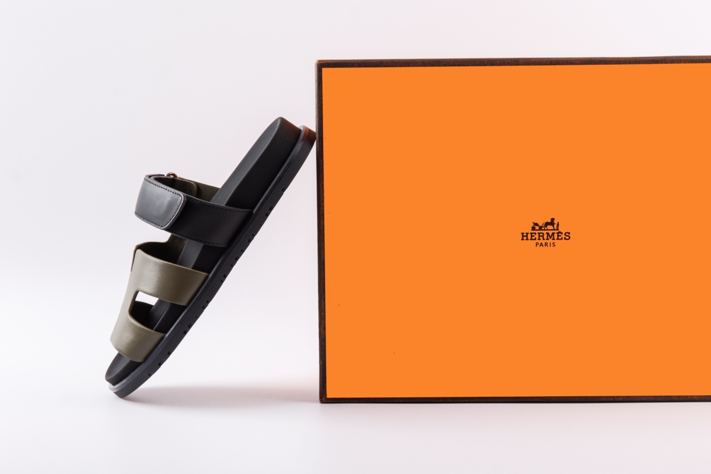 Hermes愛馬仕lzmir 二舅拖鞋H拖 黑軍綠