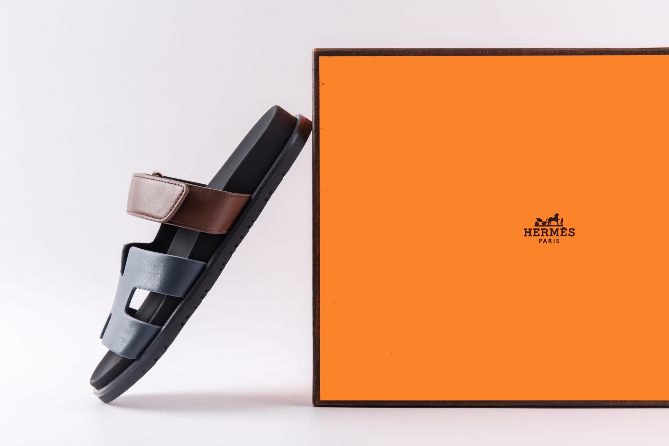 Hermes愛馬仕lzmir 二舅拖鞋H拖 黑棕色