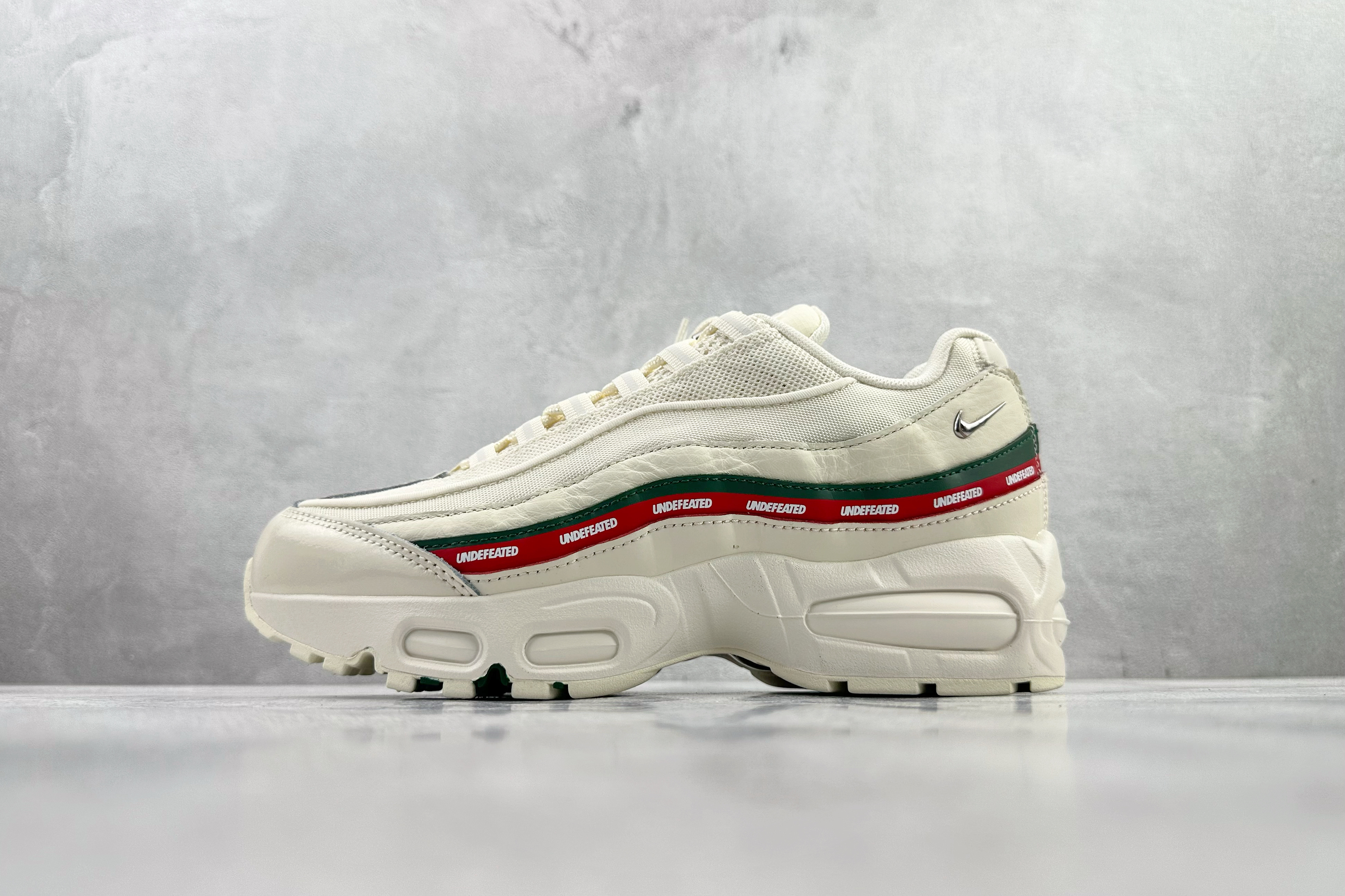 UNDEFEATED x Nike Air Max 95 OG Big Bubble 米白 货号:IB4453-100
