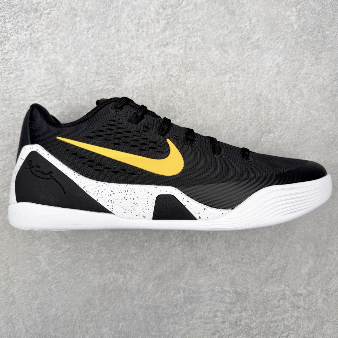 Nike Kobe 9 Stitches Low 