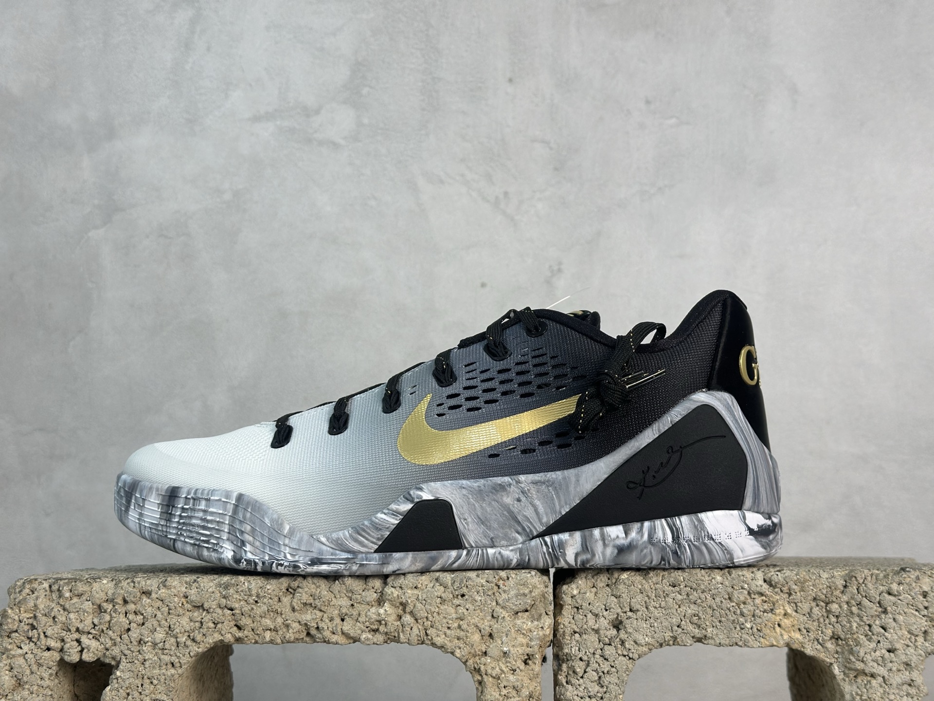 kobe 9 黑白GIGI
