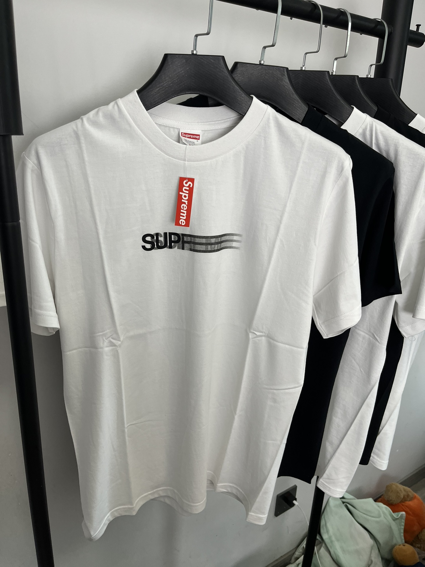 Supreme SS23 WEEK18系列 幻影Logo圆领短袖美式潮流T恤  黑色 白色 