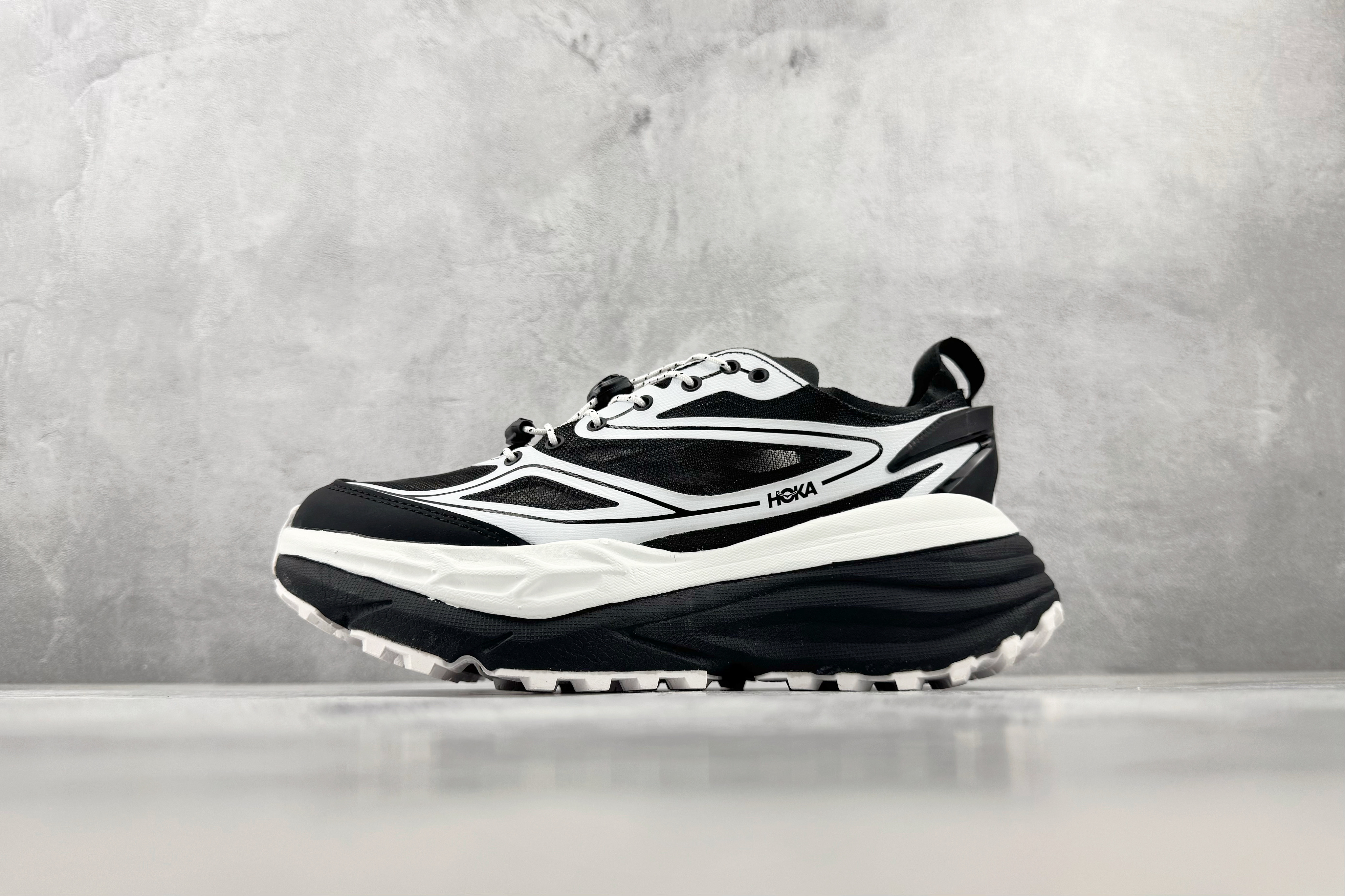 HOKA ONE ONE Stinson One7 黑白  货号 ：1178630-BWHT 