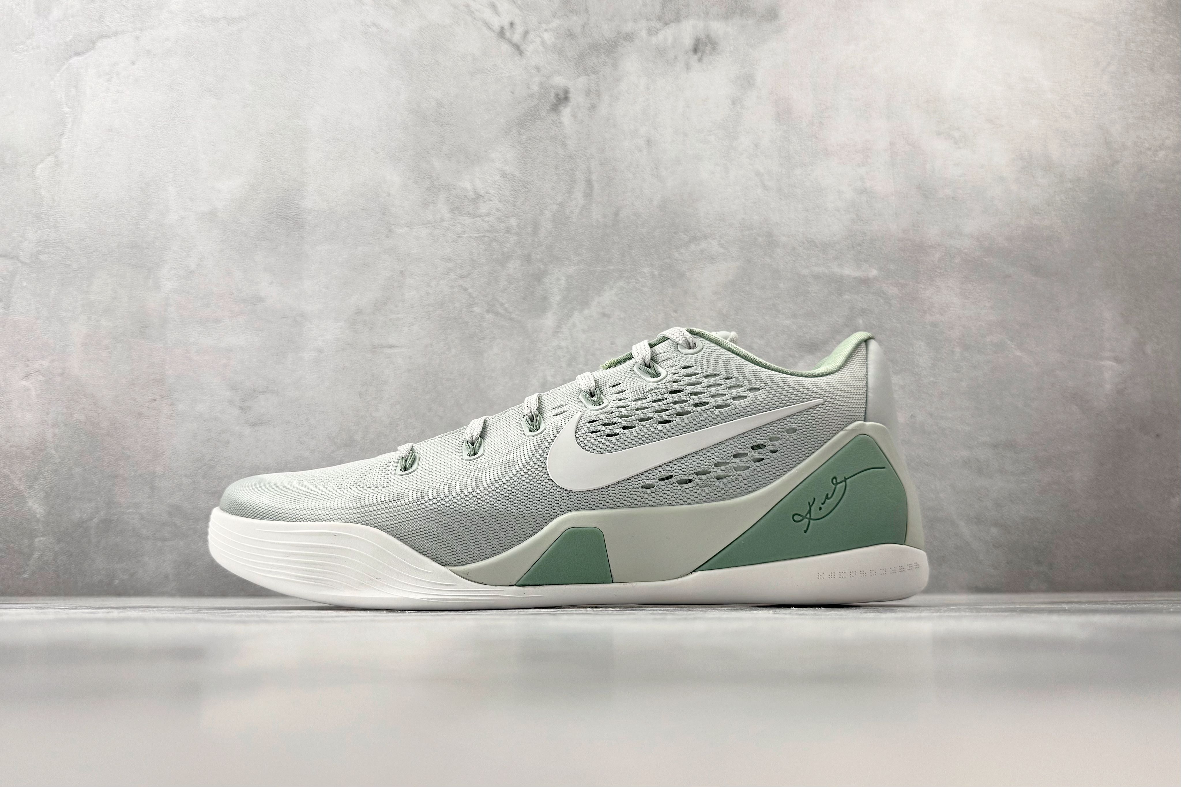 Nike Kobe 9 EM Protro 浅灰绿