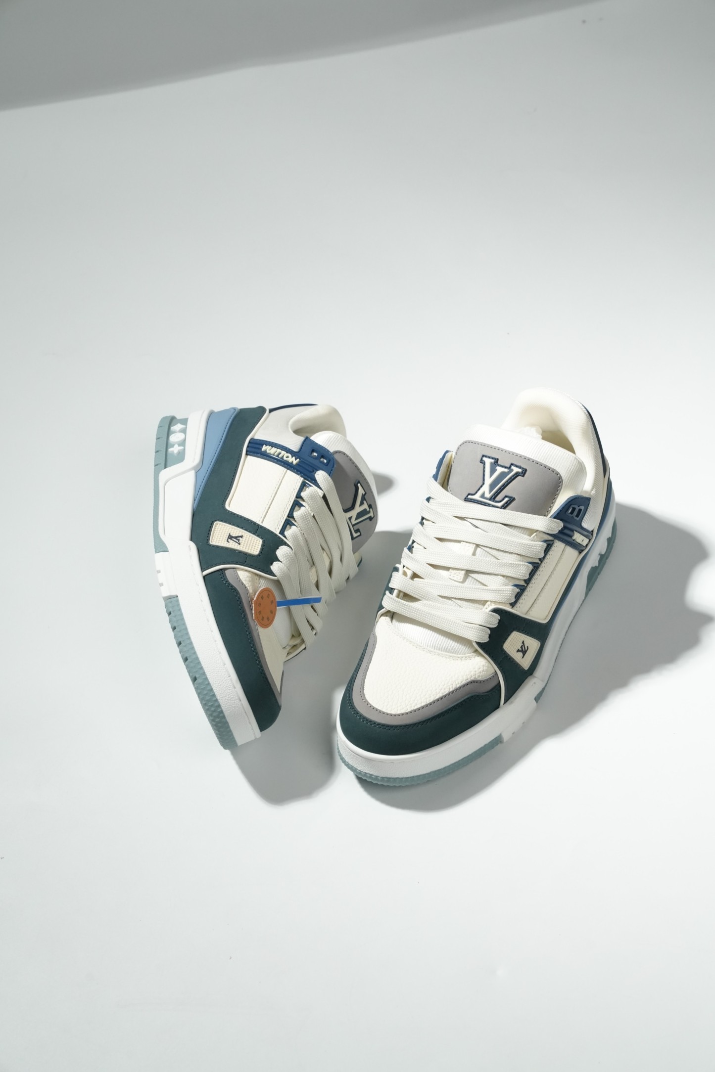 LOUIS VUITTON Trainer 牛仔