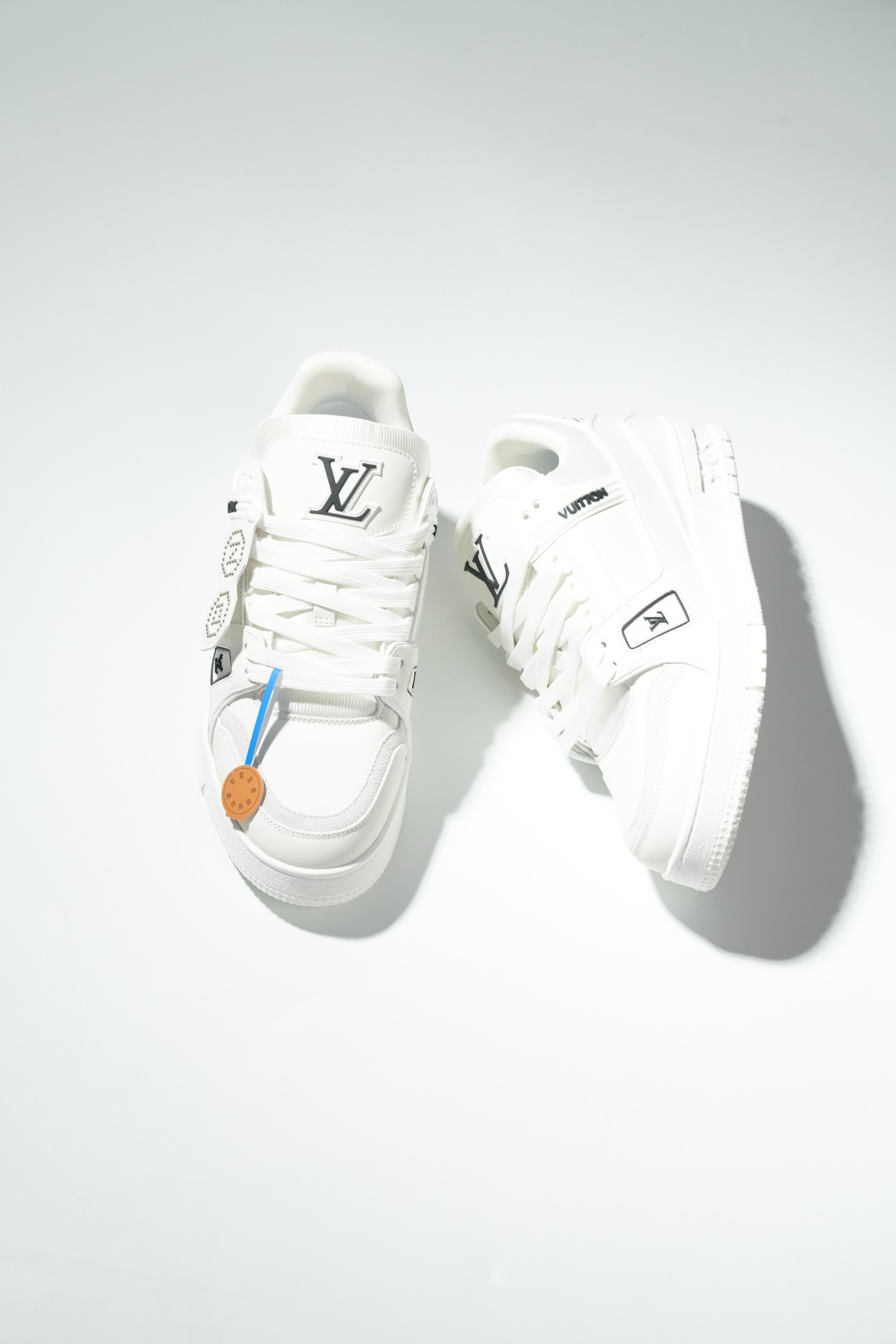 LOUIS VUITTON Trainer 联名限定款