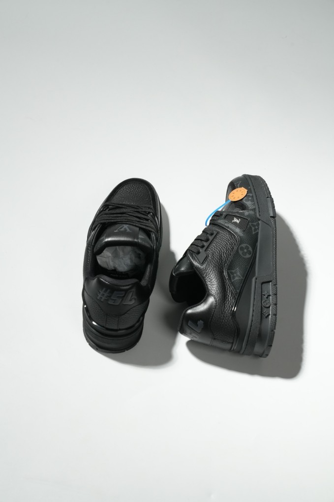LOUIS VUITTON Trainer 54