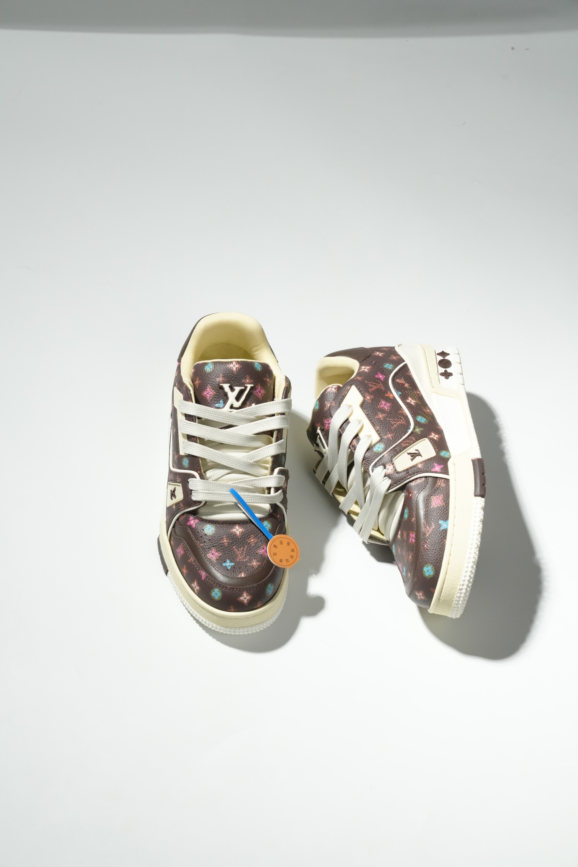 LOUIS VUITTON Trainer 联名限定款