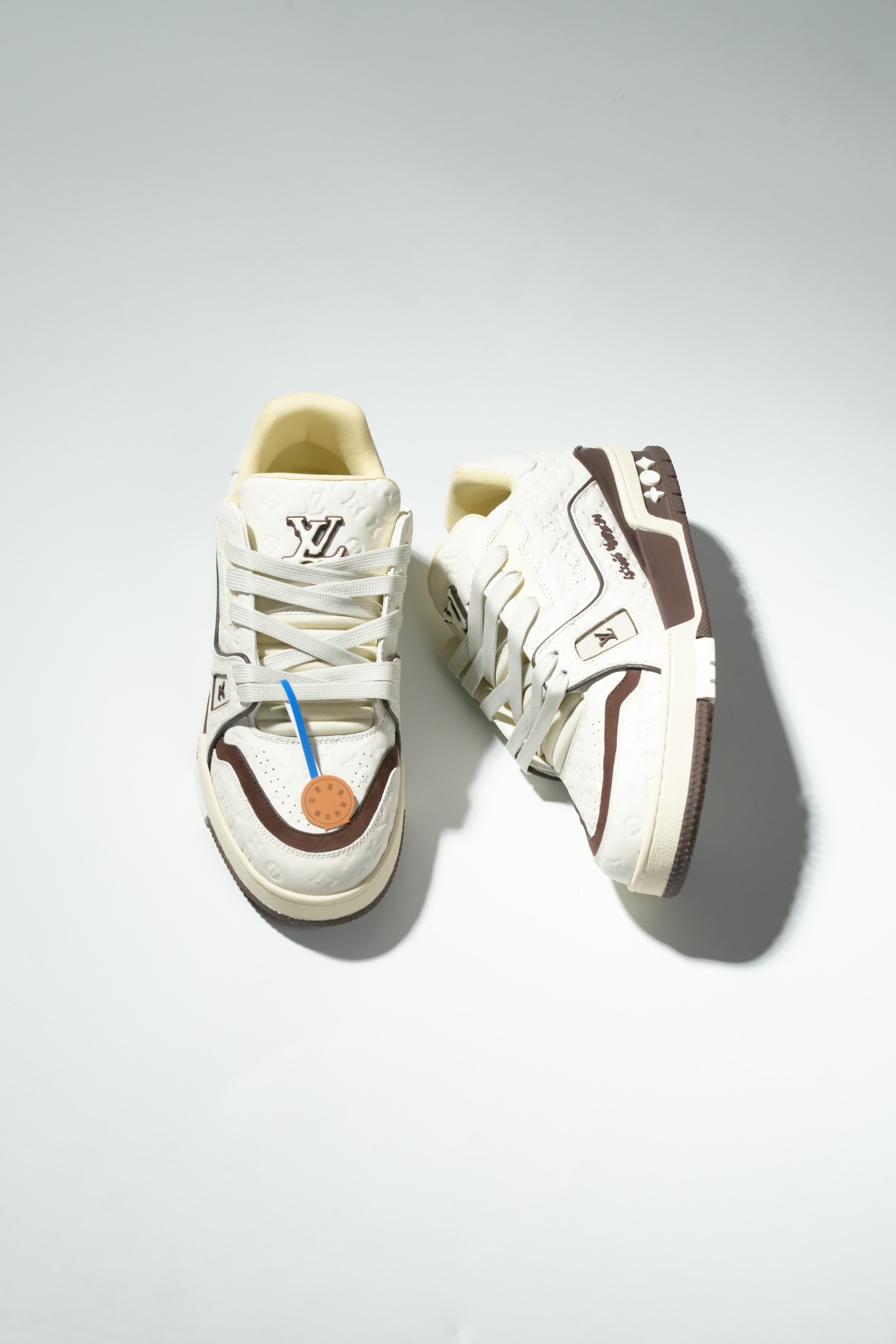 LOUIS VUITTON Trainer 联名限定款