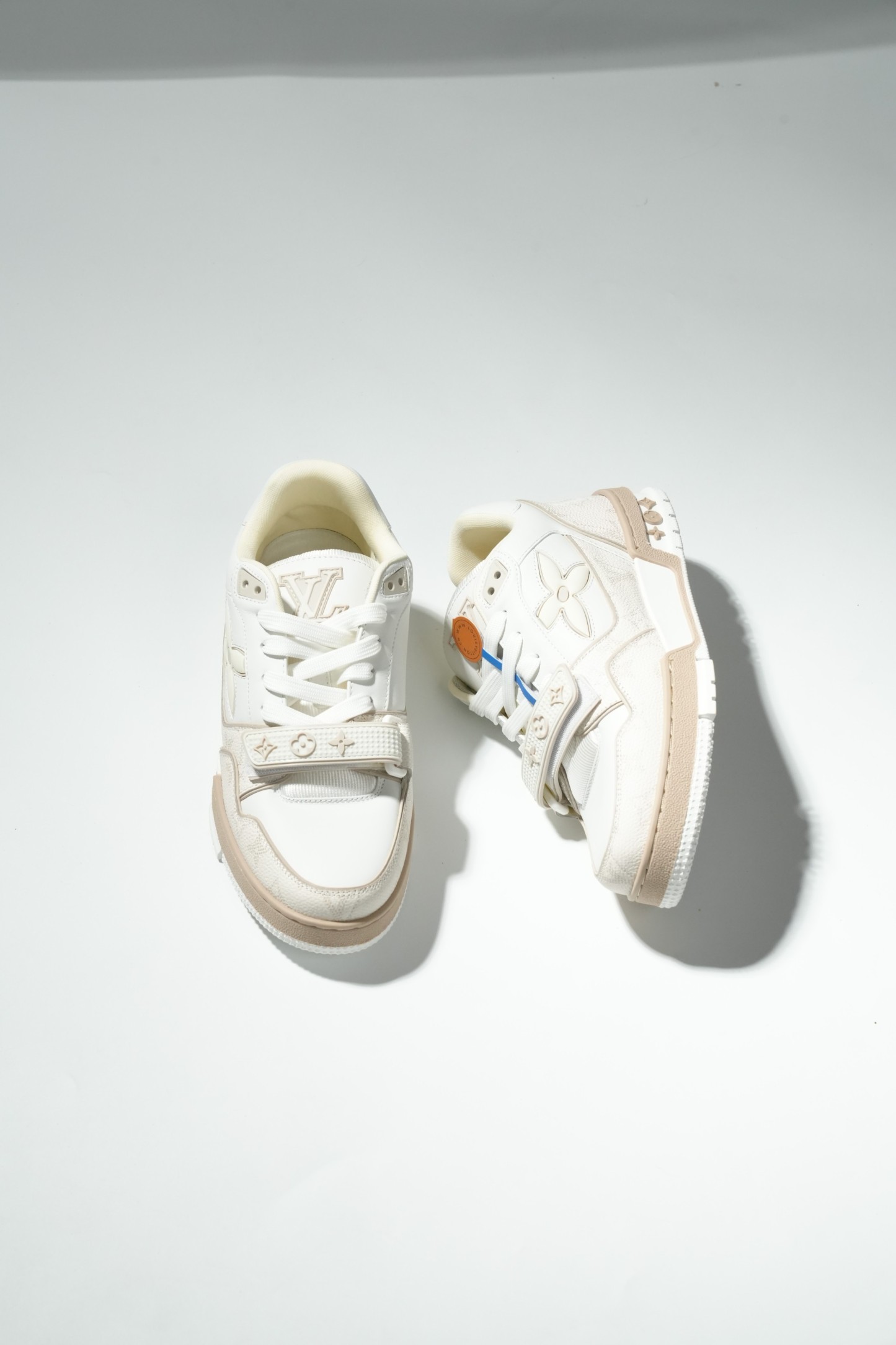 LOUIS VUITTON Trainer 皮革