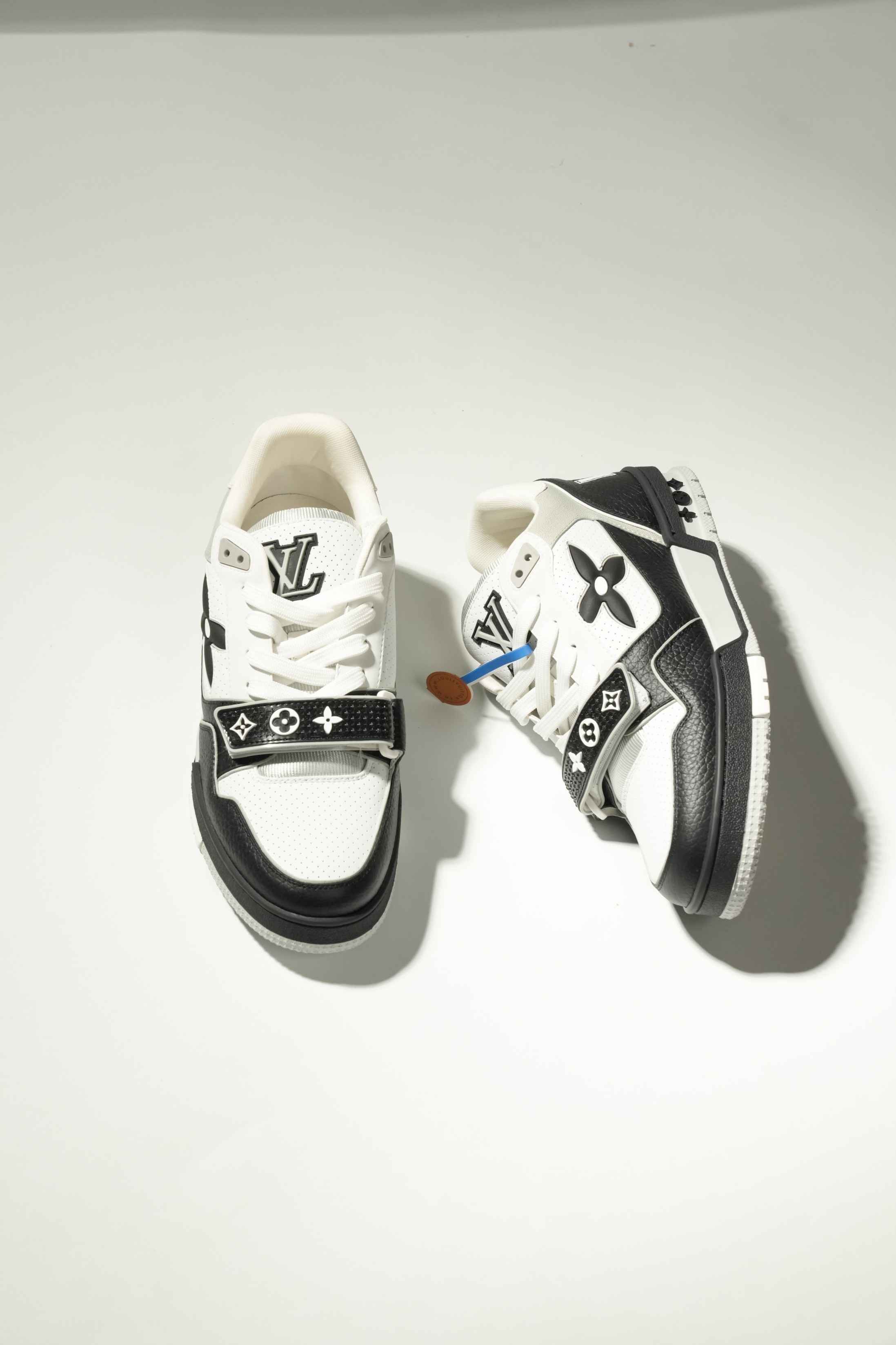 LOUIS VUITTON Trainer 皮革
