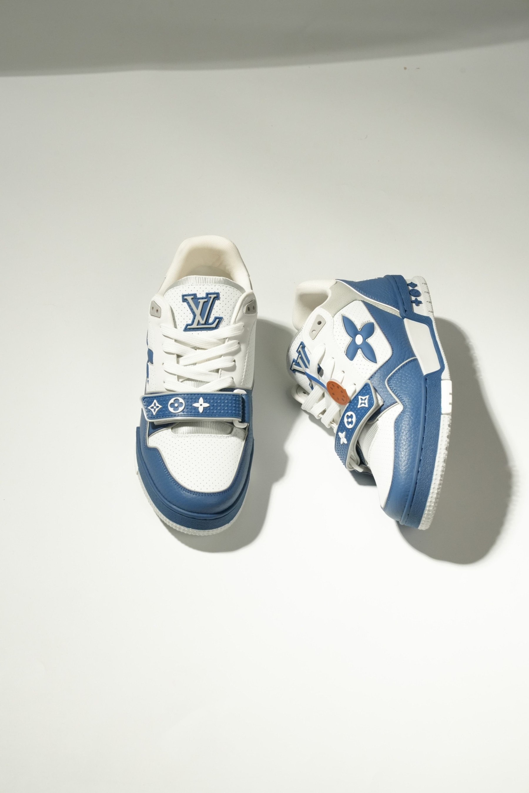 LOUIS VUITTON Trainer 皮革